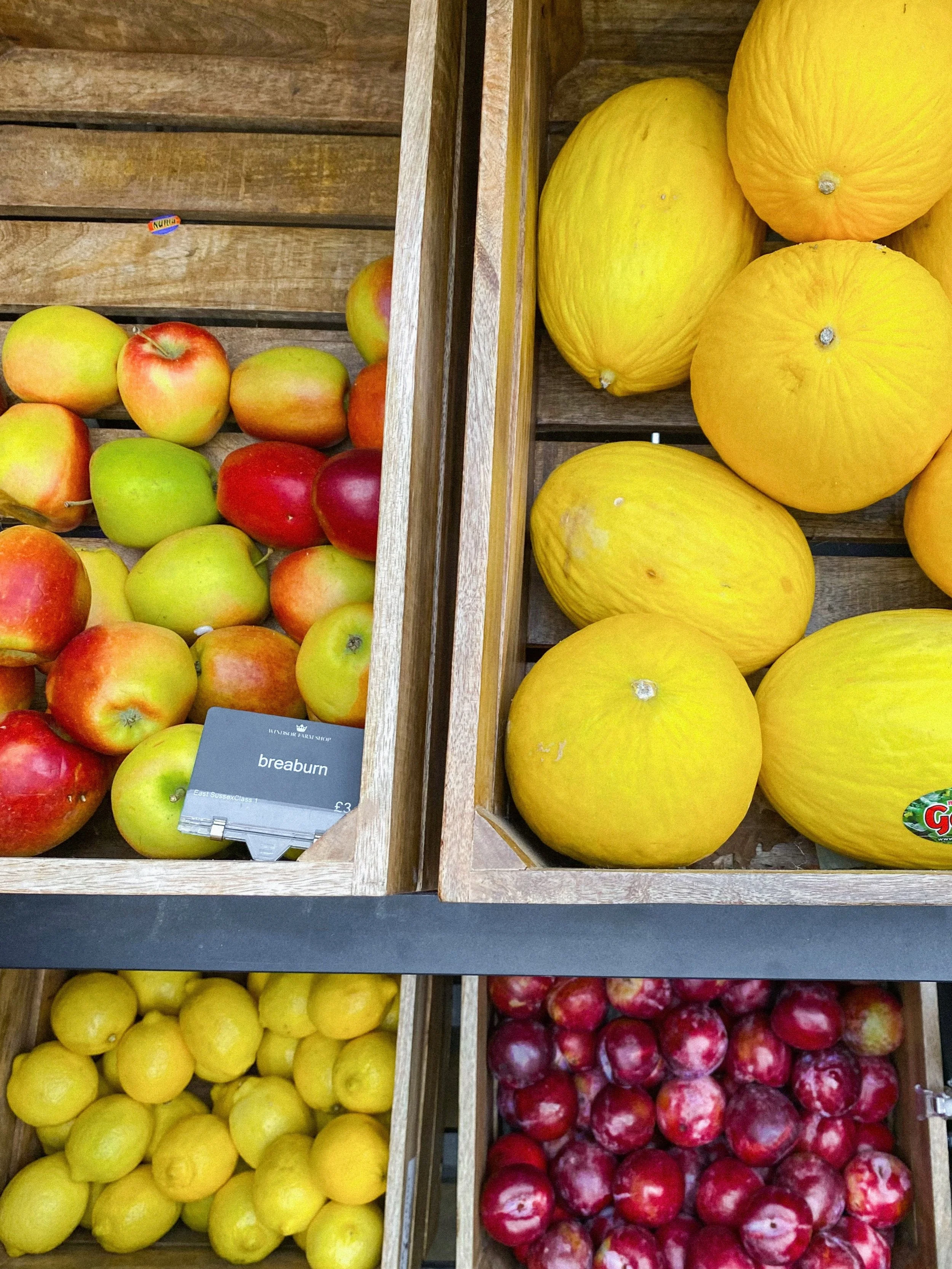 delicious colours 🍎🍈🍇
.
.
.
.
.
.
.
.
.
.
.
.
.
#mytinyatlashello #seasonalfood #seasonalliving #farmersmarketfinds #farmshop