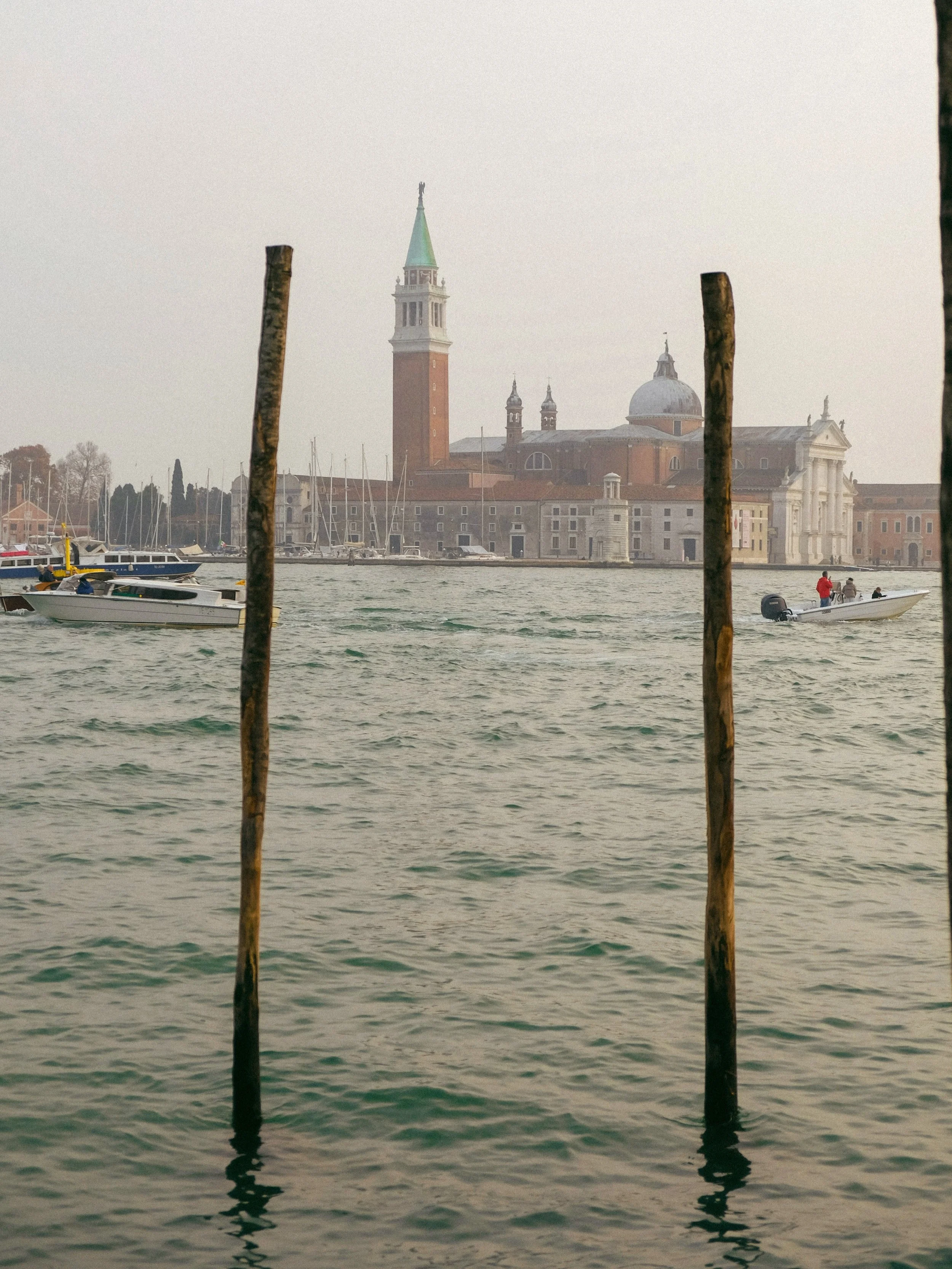sea foam shades of the lagoon 🌫️
.
.
.
.
.
.
.
.
.
.
.
.
#venicephotographer #photovogue #veneziagram #mytinyatlashello #onearthmagazine
