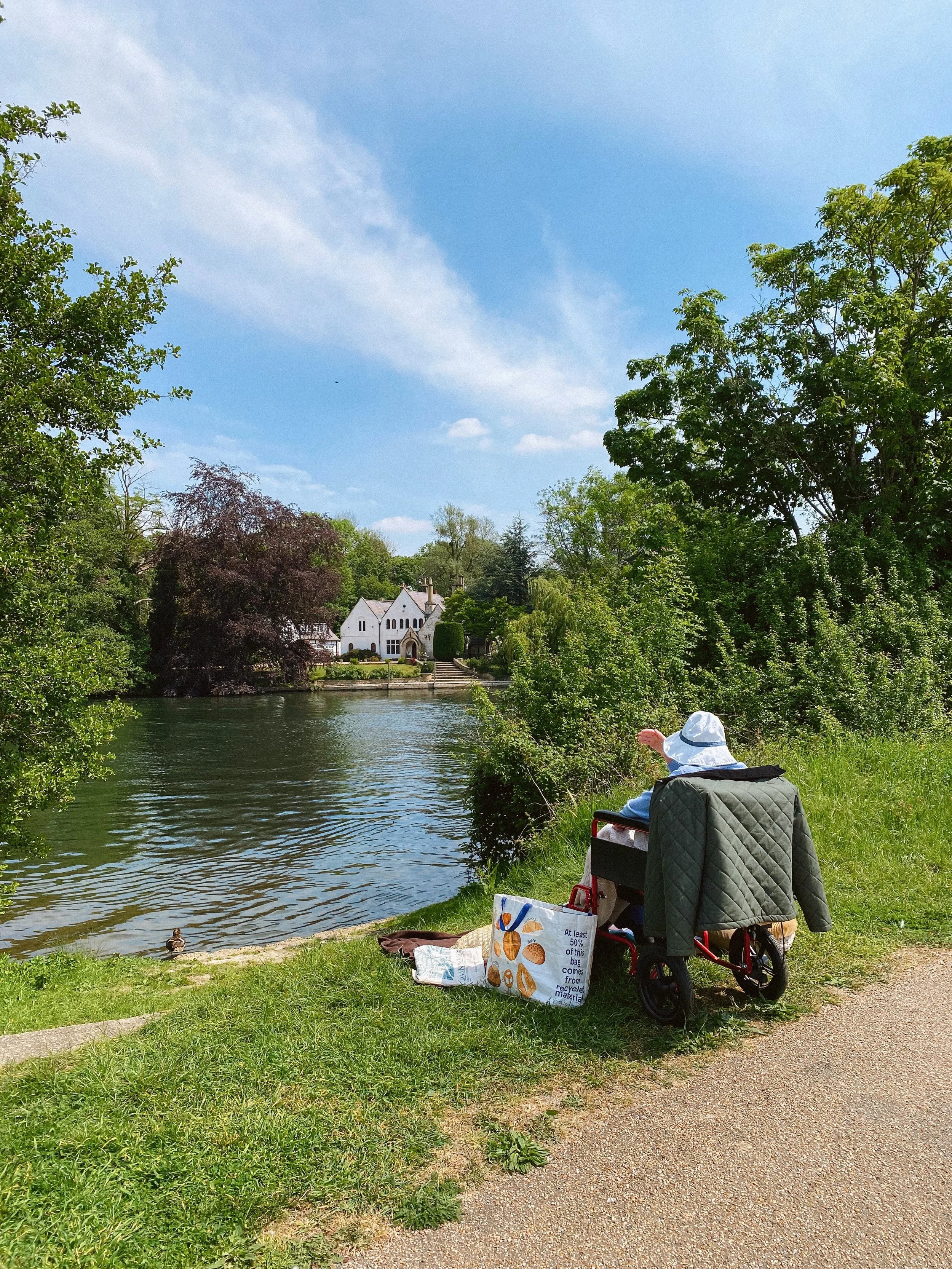 bank holiday basking 🦢
.
.
.
.
.
.
.
.
.
.
.
.
.
.
.
#riverphotography #countrysidelife #countrysideliving #countrysidephotography #riverthames