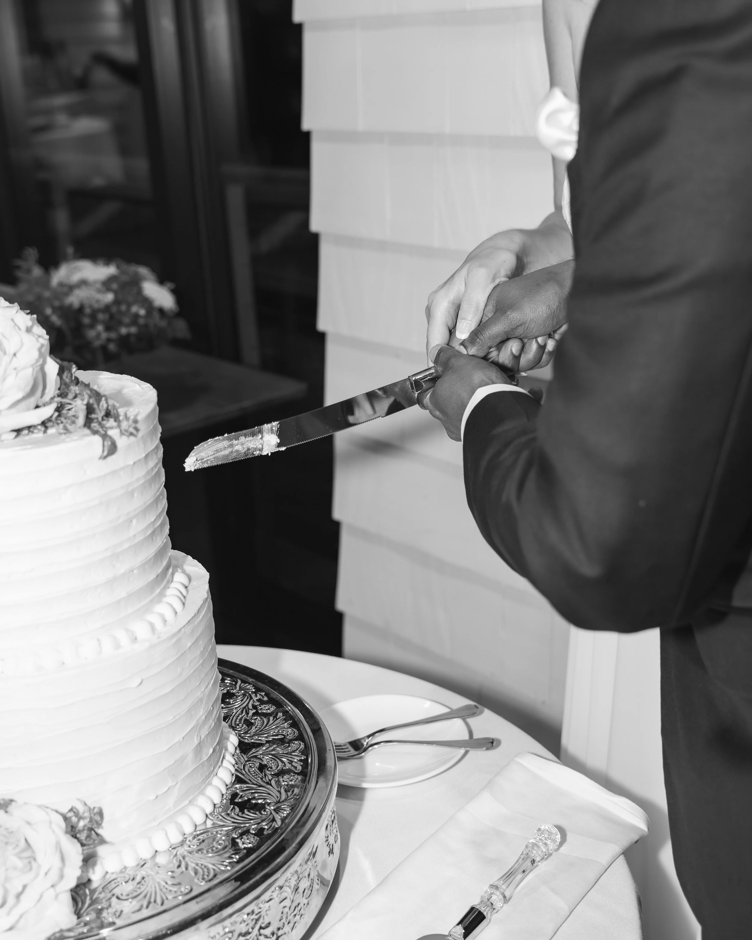 Jen and Ashan Wedding - Cake Cutting-7.jpg