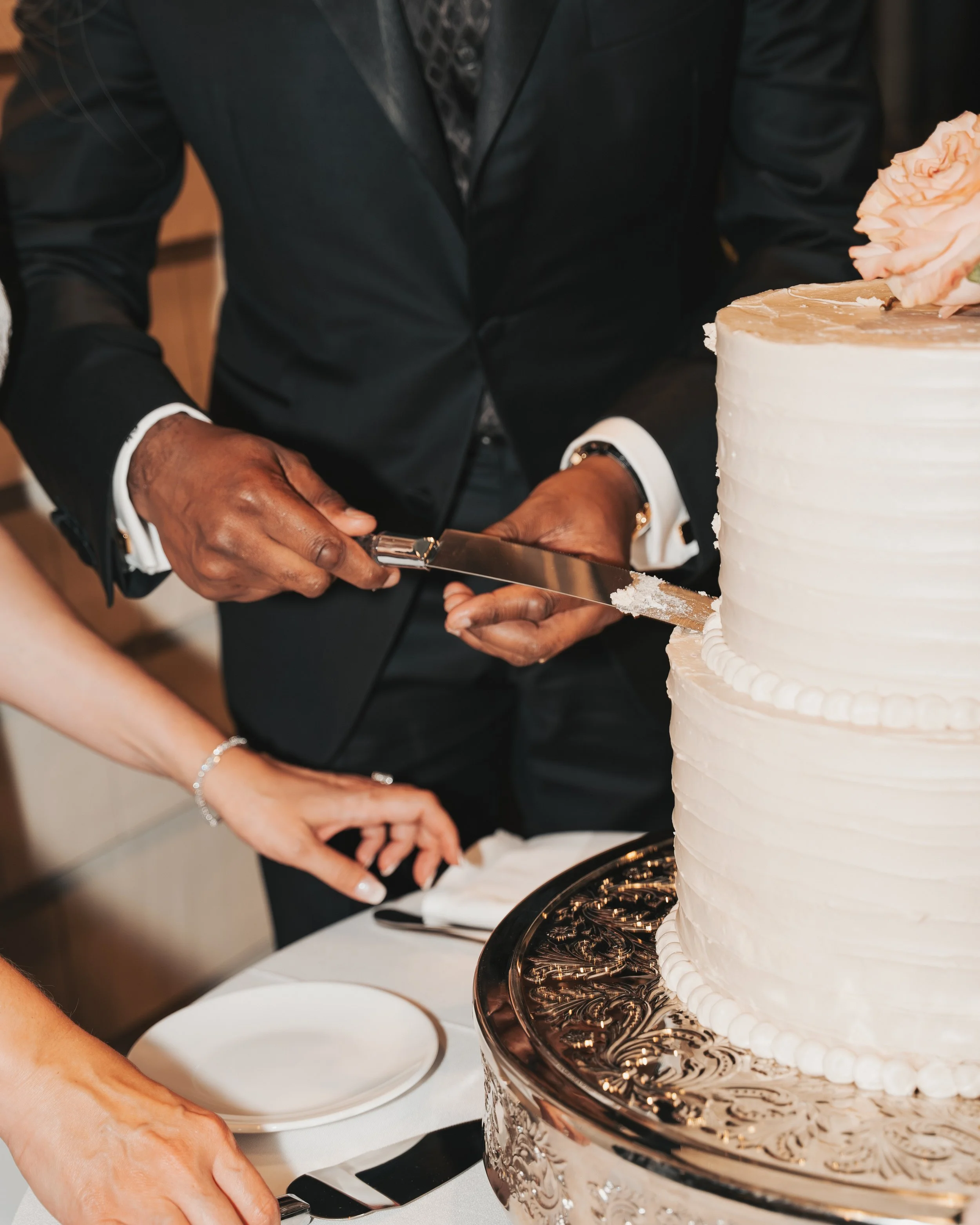 Jen and Ashan Wedding - Cake Cutting-14.jpg