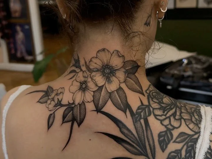 A simple and pretty addition to Kate&rsquo;s florals (not by me)- the goal was to extend the existing florals in an elegant way while covering up some old constellations that weren&rsquo;t quite shifting with laser - thanks so much again for the trus