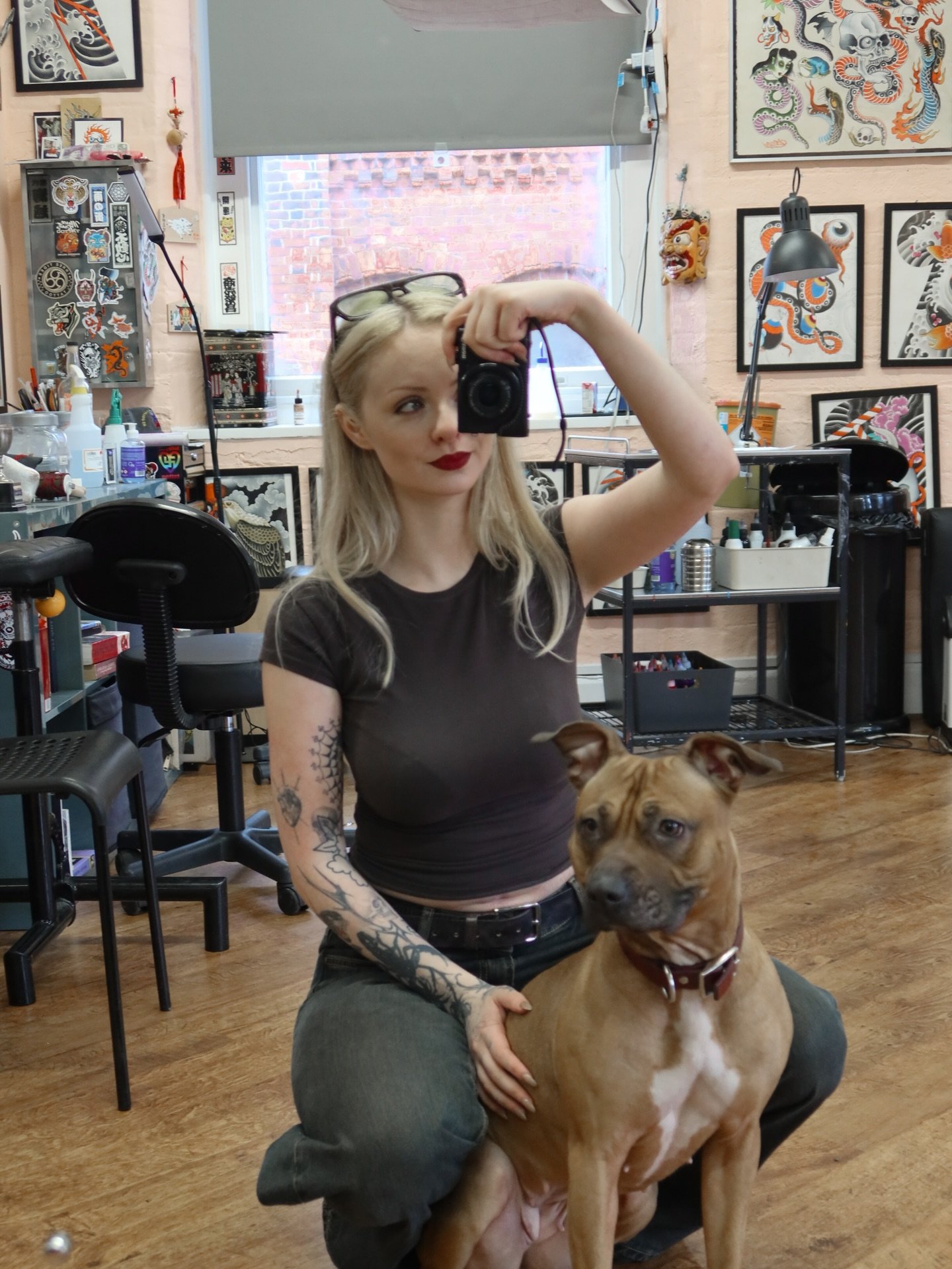Studio moments and other things&hearts;️ the new Rain City T-shirts are available now! 
📍tattooing @raincitytattoocollective  Manchester 
&bull;
#manchestertattoo #londontattoo #finelinetattoo #traditionaltattoo