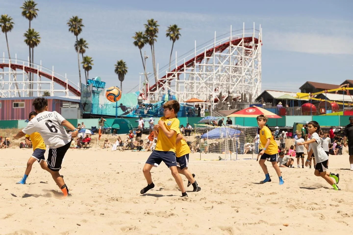 🎢🎡⚽️Santa Cruz United 2016 Grey earned 2nd place in the Pro Am Beach Soccer tournament this weekend at the Santa Cruz Beach Boardwalk. Congratulations Santa Cruz!!! @santacruzutdfc 
&bull;
Photos: @catcutillo
-
-
-
-
#beachsoccer #proambeachsoccer 