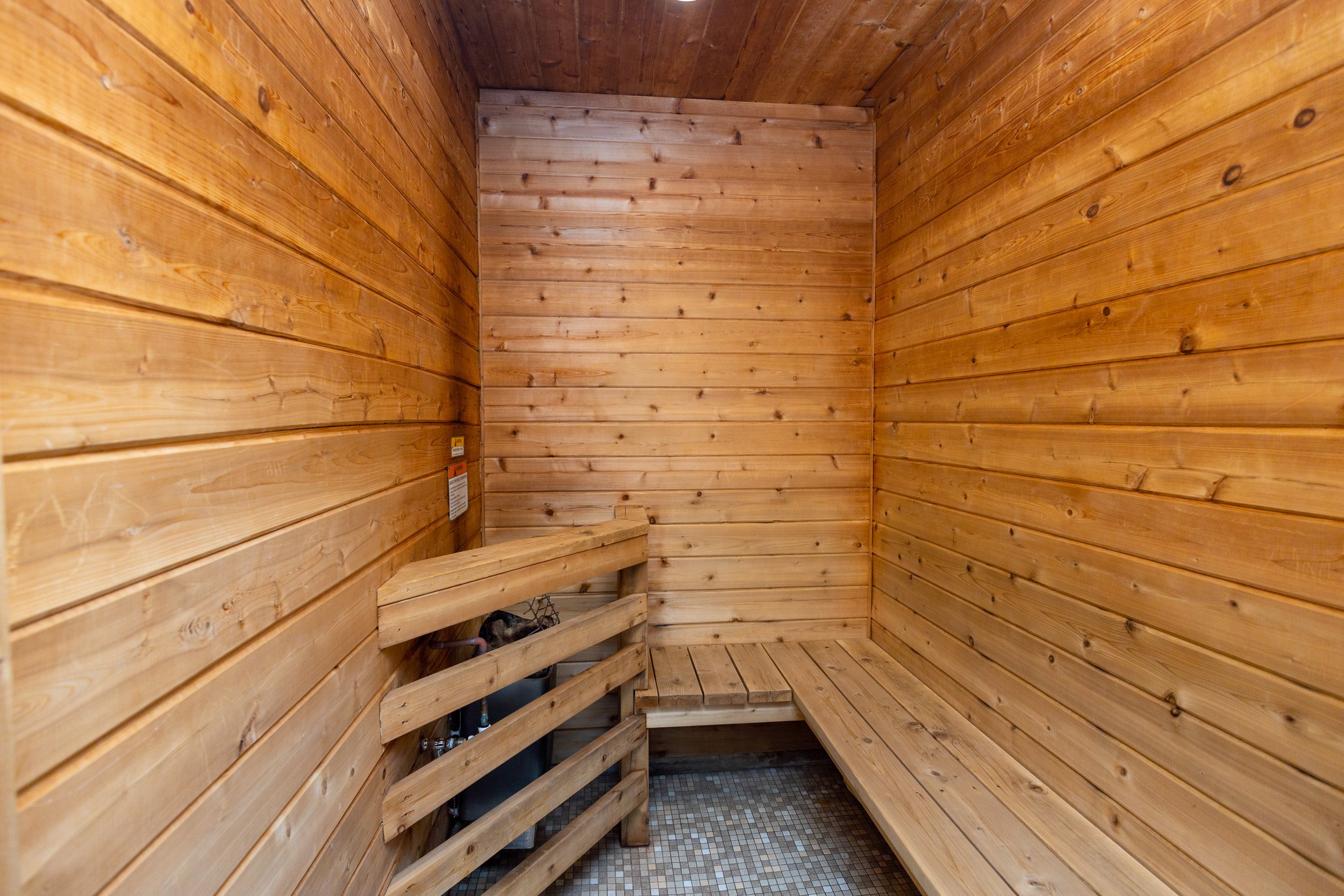cedarmotorinnpool5.jpg