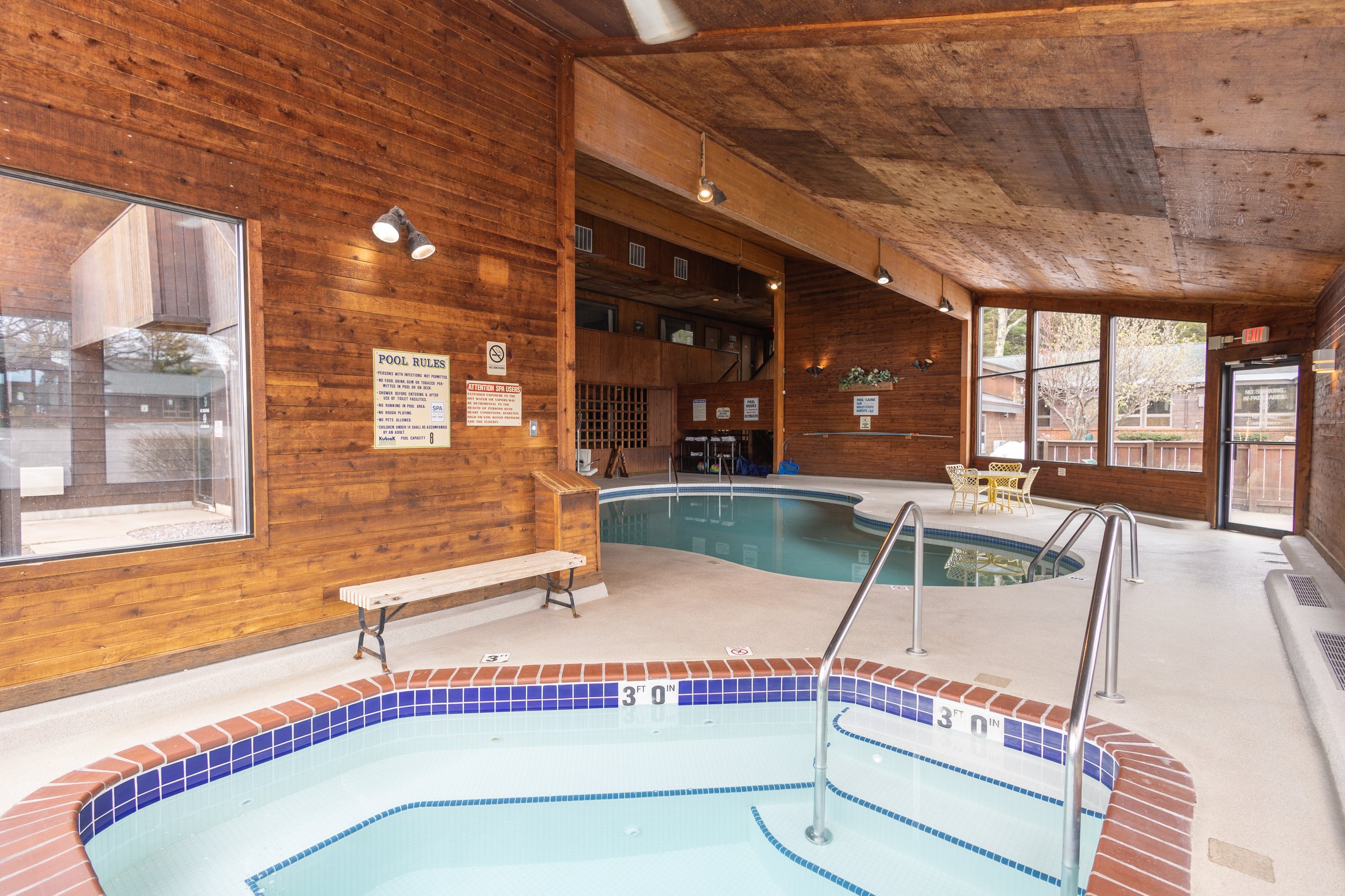 cedarmotorinnpool4.jpg