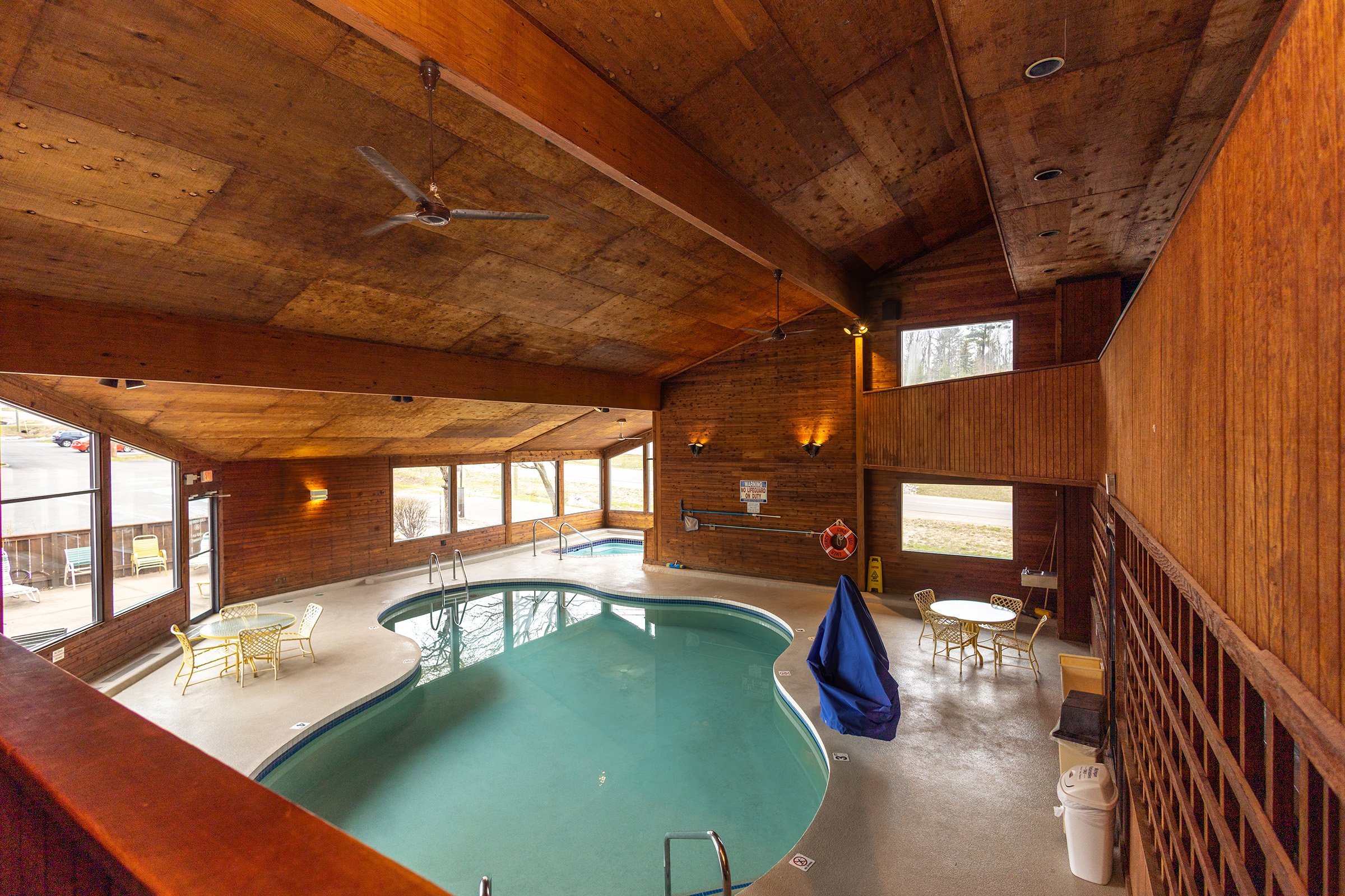 cedarmotorinnpool6_.jpg