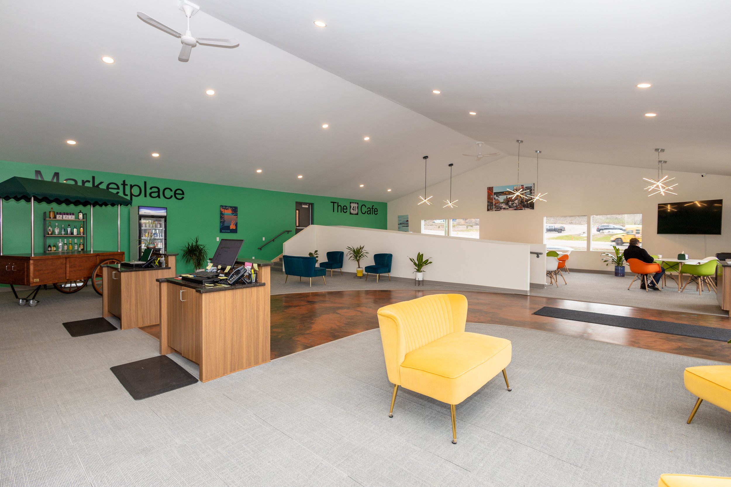 cedarmotorinnLobby1.jpg