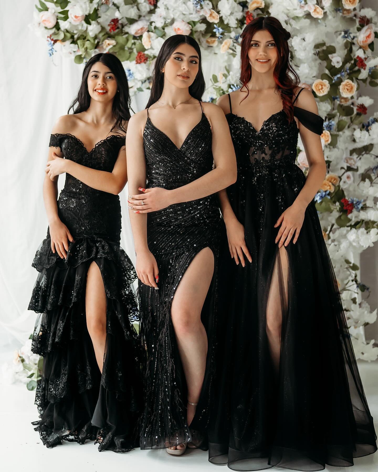 This dresses are exactly what you been dreaming of for #PROM 🖤✨
.
#prom2024 #promqueen #promglam #promszn #prom24 #springformal #formal #oregon #pdx #pnw #shoplocal #sayyestothedress