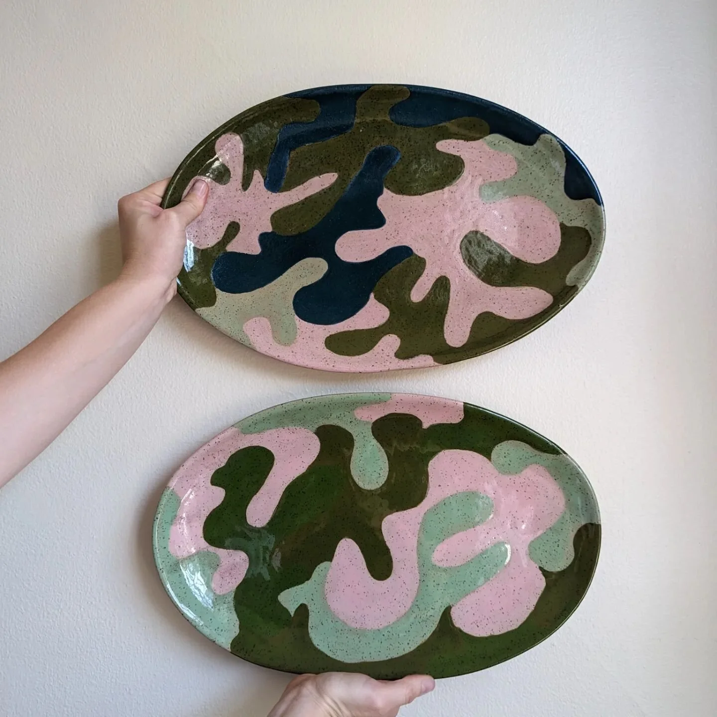 Happy Monday! I hope this Camo-Platter Duo brightens up your day 💥

Remember to mark your calendar for this Saturday I'll be at WCC Market SF!! Come and say hi 👋 @westcoastcraft
.
.
.
.
.
#ceramics #handmadeceramics #pottery #handmadepottery #westc