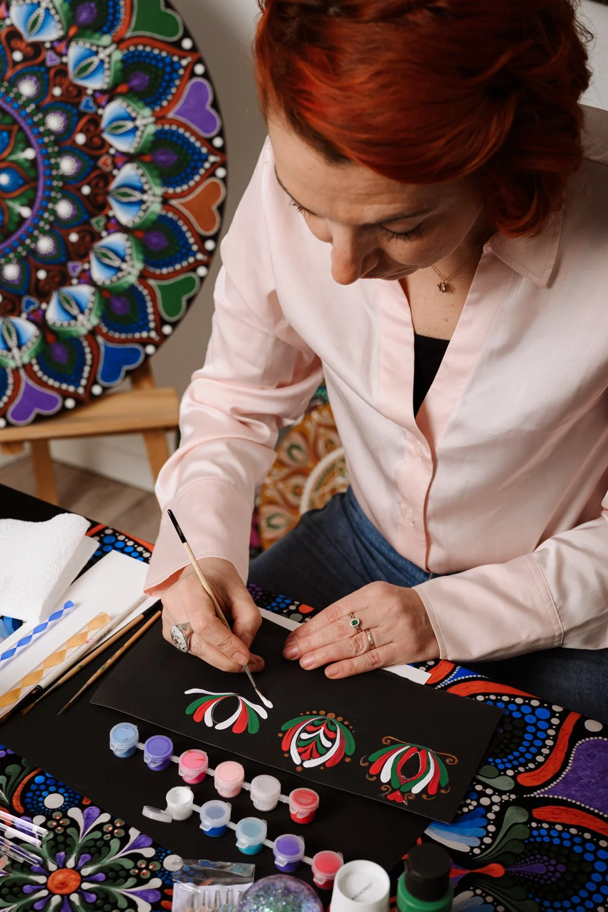 L'artiste entrain de peindre