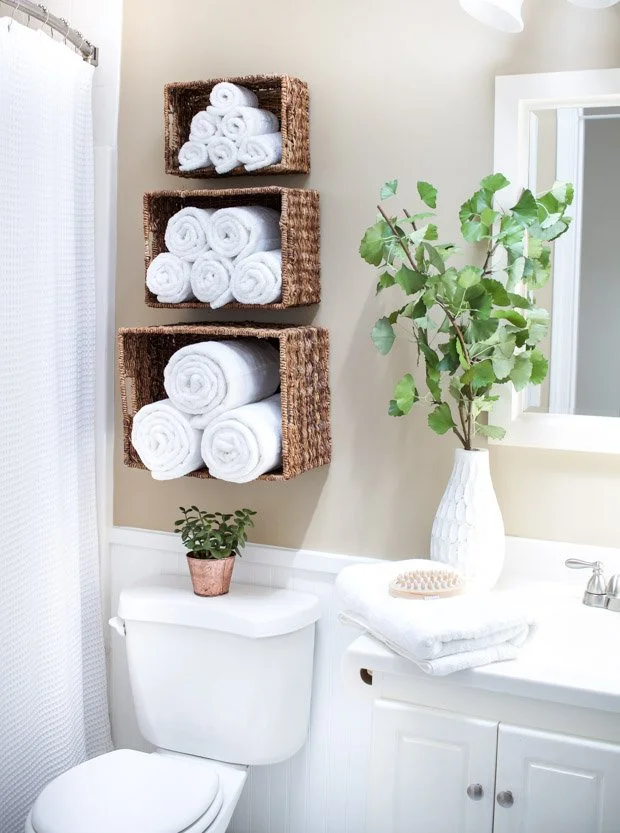 SimpleWaystoDisplay-StoreYourBathTowels10.jpg
