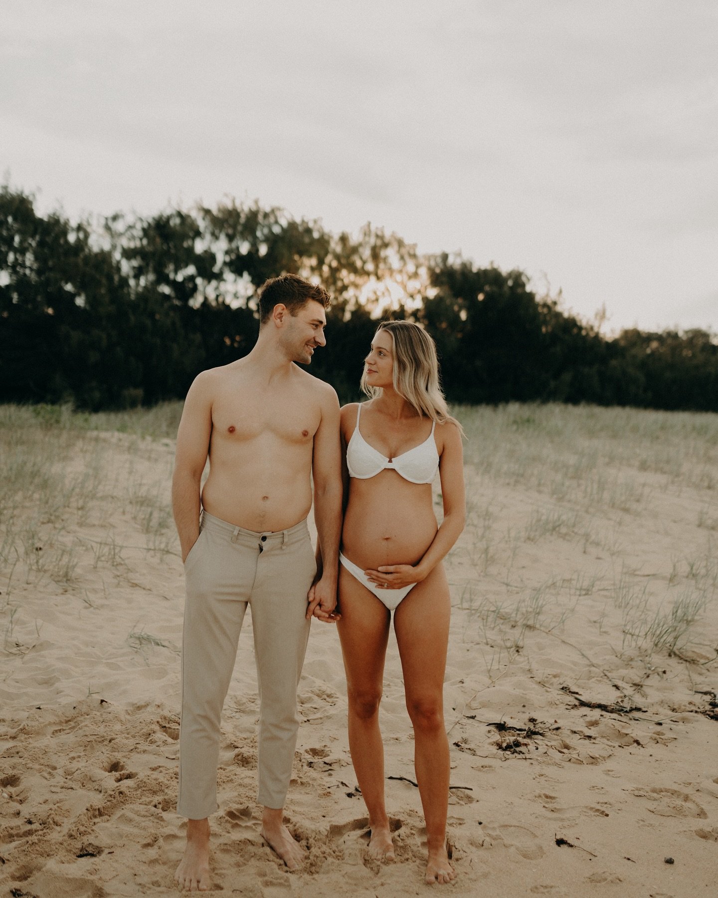 Sunset maternity sessions alway have my heart 💛 

Sunshine Coast Maternity Photographer | www.wildwillowphotography.com.au 

#sunshinecoastphotographer #beachmaternityshoot #couplesshoot #brisbanephotographer #noosaphotographer #motherhood #goldenho
