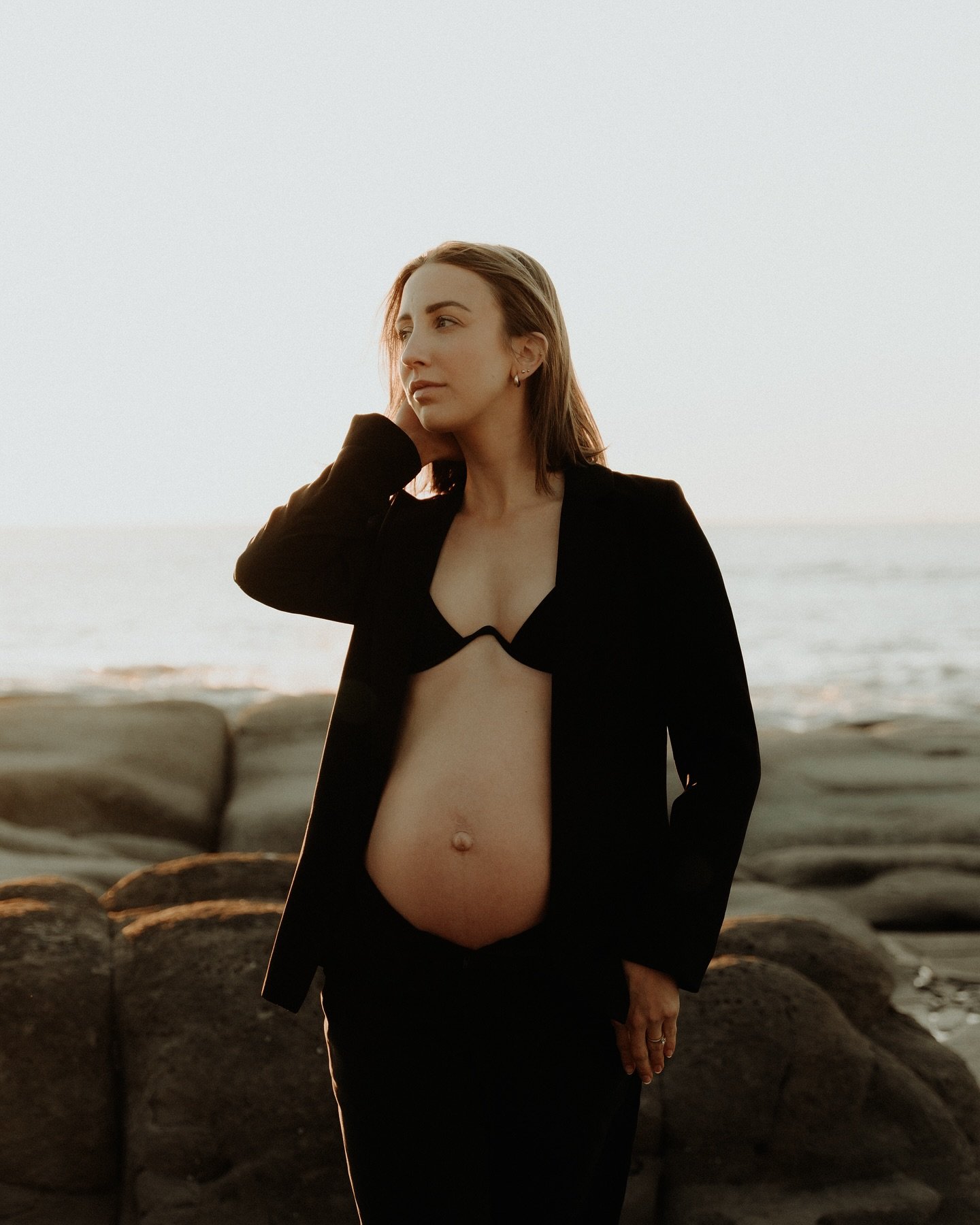 Sunrise Mama 🧡 

#sunshinecoast #sunshinecoastmummas #brisbanephotographer #sunshinecoastmaternityphotographer #bump #motherhood #pregnancy #noosaphotographer #bumptobaby