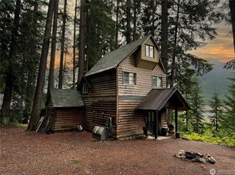 Sold - Snoqualmie Off-Grid Cabin