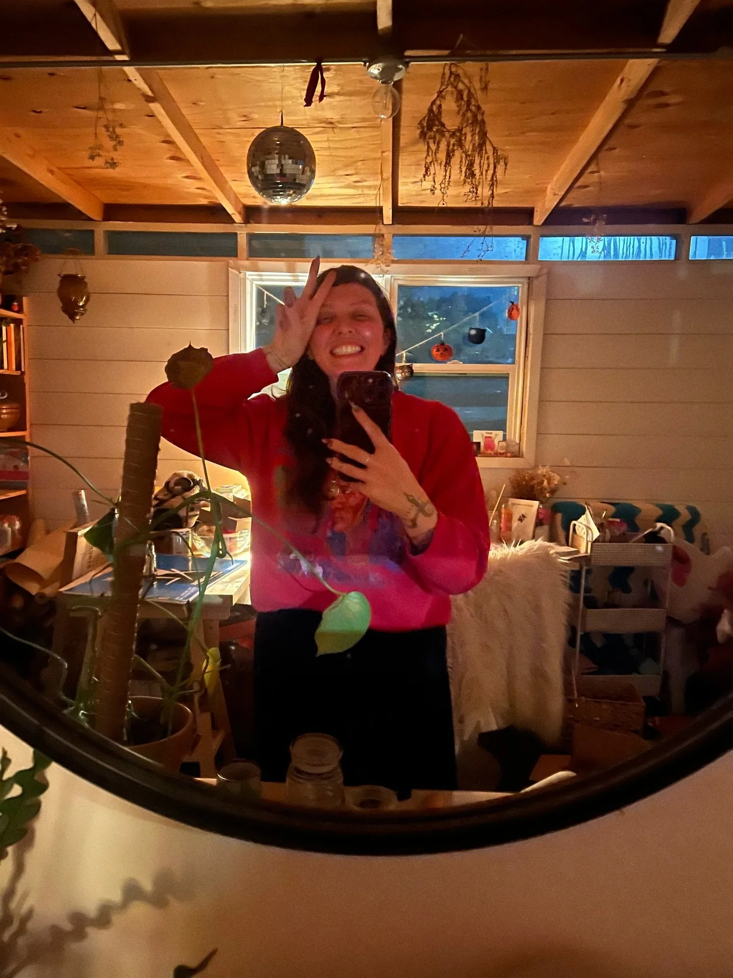 That&rsquo;s a wrap on 2025, cuties 🫶
We had our last Spirit Hotline call last night and it is exactly what my heart needed. My heart is full-full. Thank you to everyone who trusted me, showed up, and shared space with me this year. Truly beyond gra