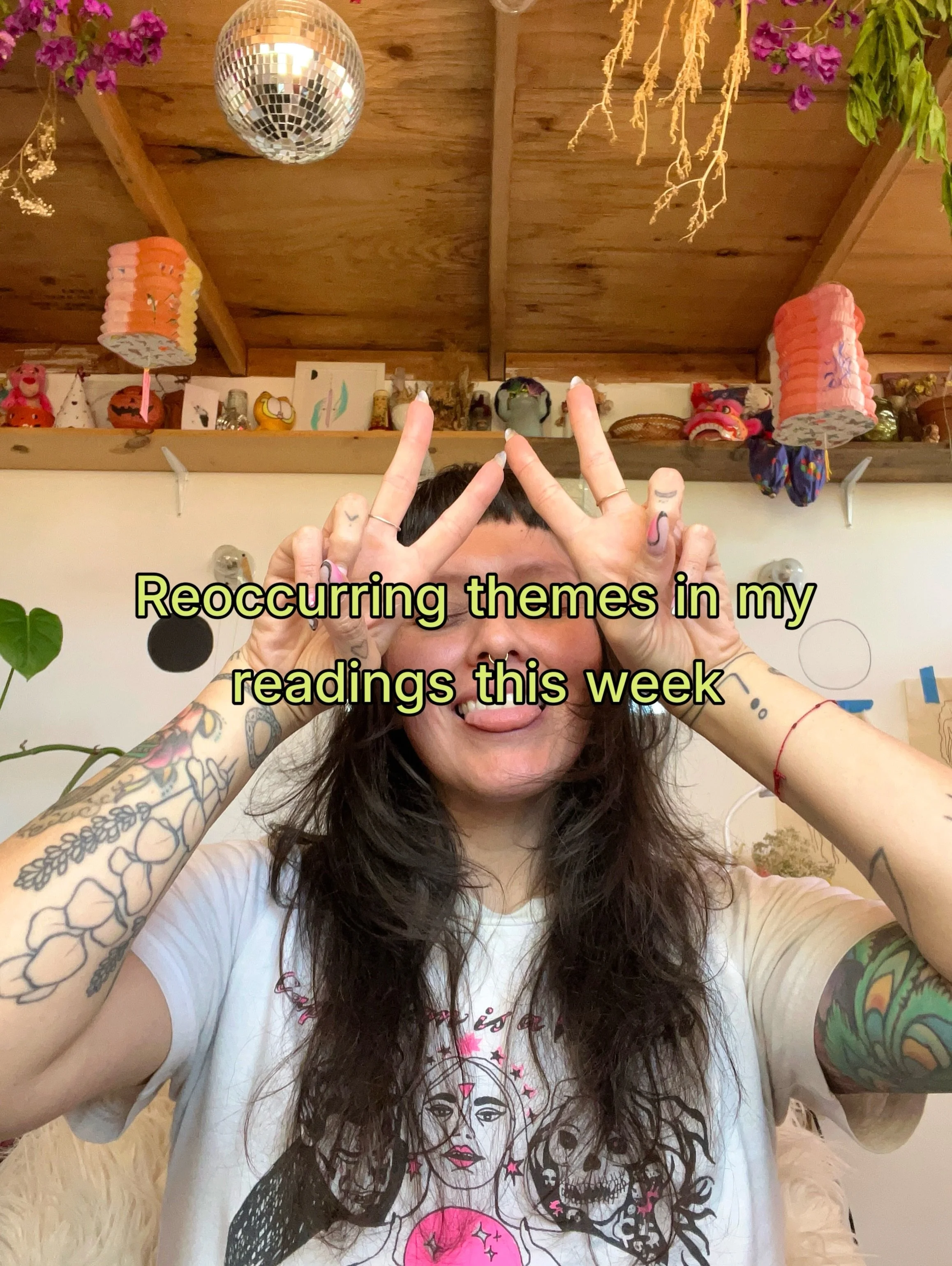 Hi hi hiiii! This is your favorite cosmic cutie poppin in to remind ya that you babes are not alone. So many of us are moving through similar waters right now. This week&rsquo;s readings have been full of themes around pleasure, vulnerability, self-t