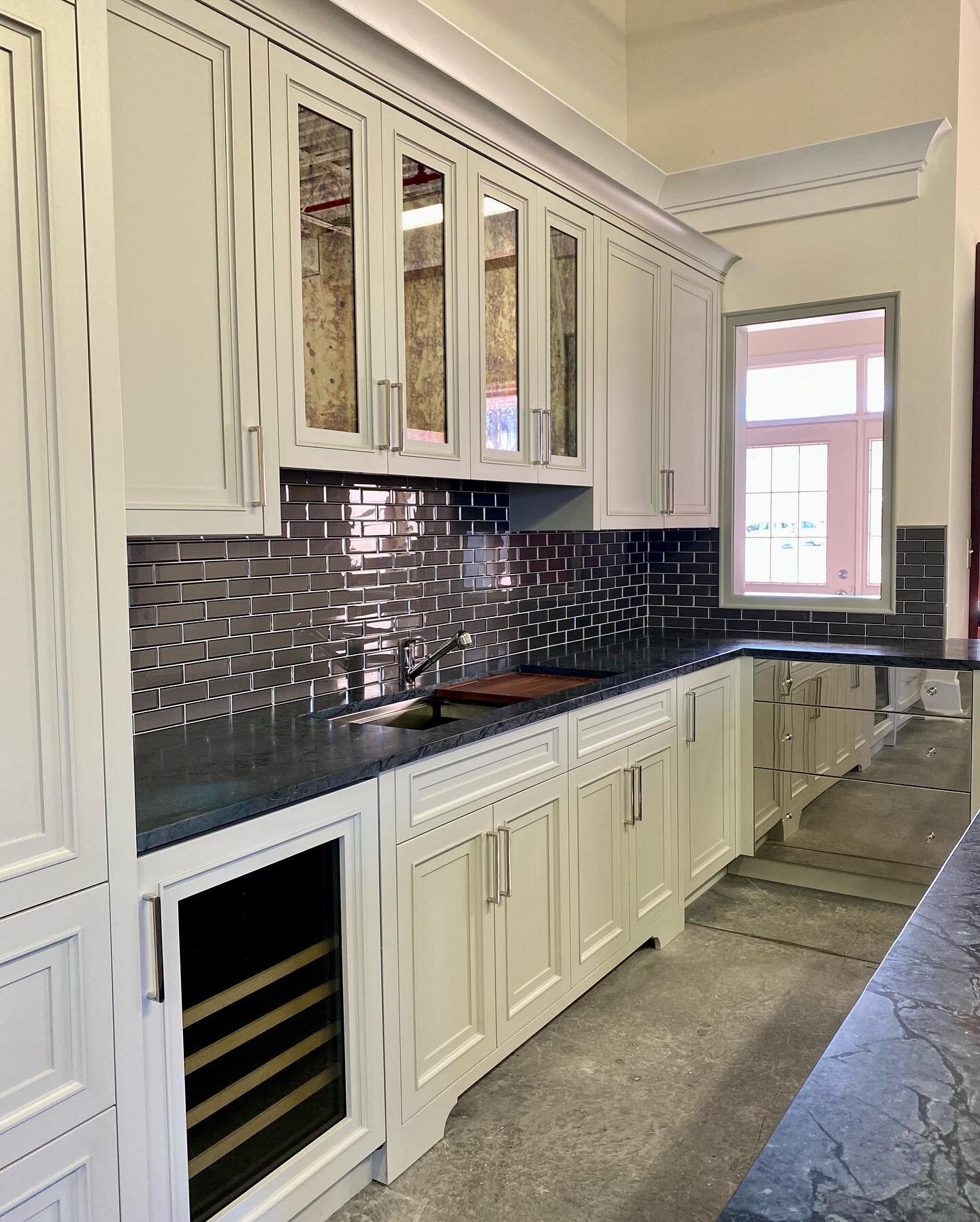 Mirror mirror on the wall. Who&rsquo;s the prettiest kitchen of them all? Antique mirrored cabinet doors and mirrored drawer fronts take this kitchen from standard to stunning. 
&bull;
&bull;
&bull;
&bull;
&bull;
&bull;
&bull;
&bull;
&bull;
&bull;
&b
