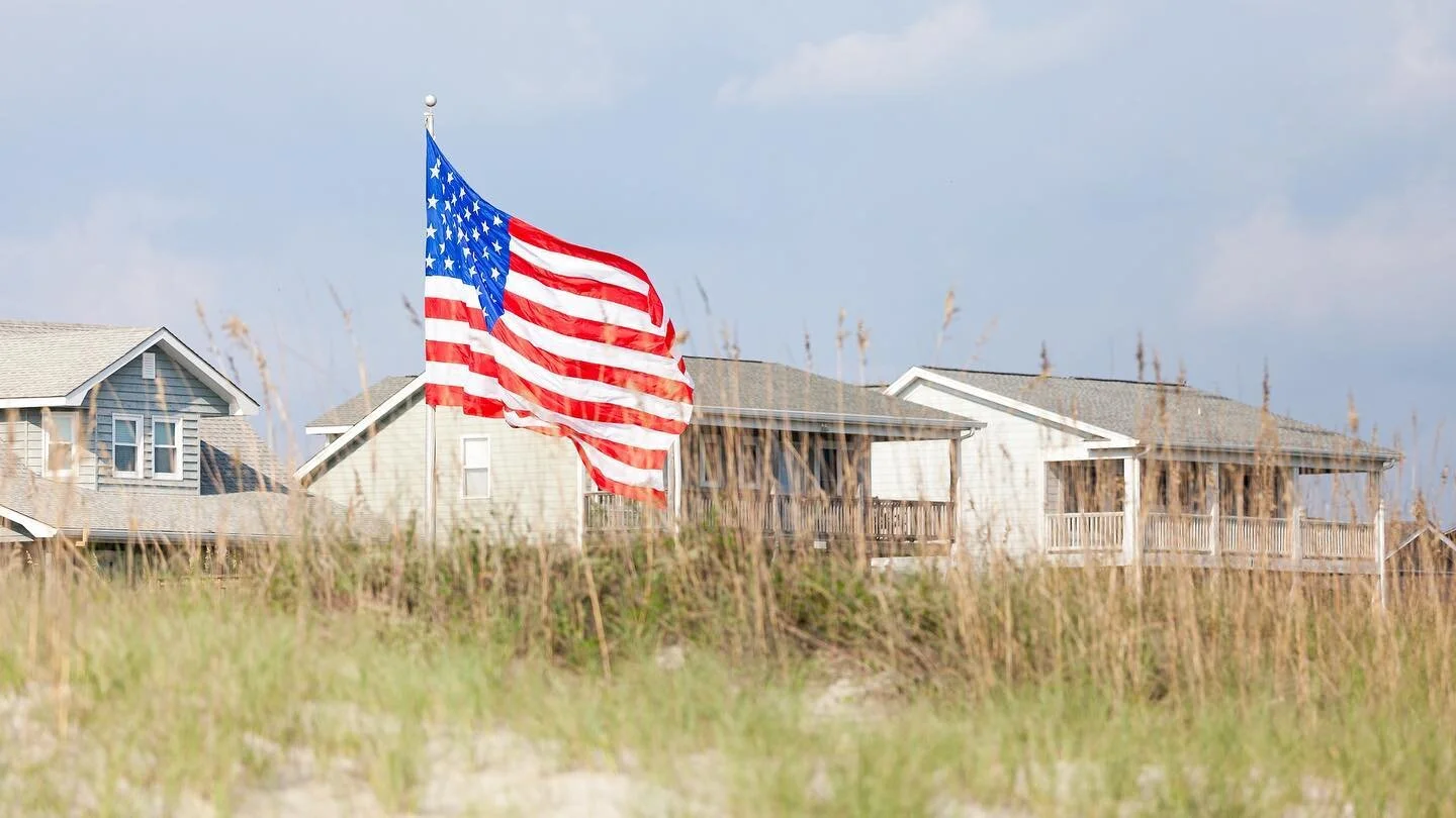 &ldquo;One flag, one land, one heart, one hand, one nation evermore.&rdquo;
Oliver Wendell Holmes

Happy birthday, America!🇺🇸

May Old Glory always wave her peace upon you!

Wishing everyone a joyful and safe celebration this Independence Day!💥

#
