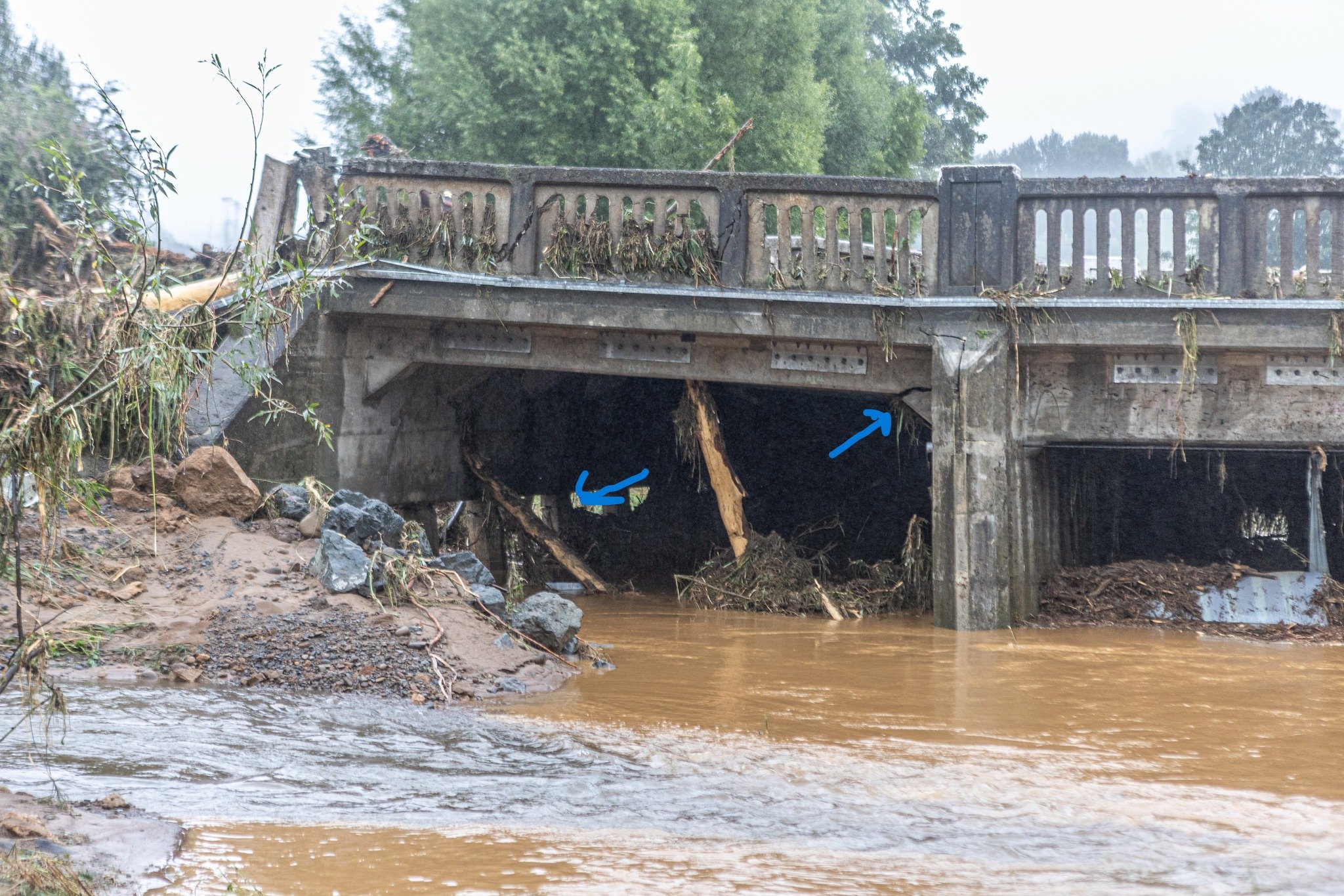 SH39 bridge South of Pirongia. Cracks showing, this will be out of action for some time! Photo by Wayne Feisst