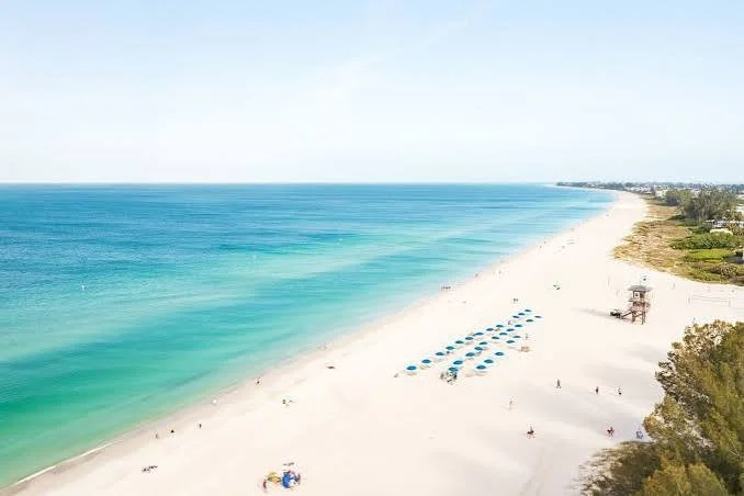 image of bradenton beach in Florida.