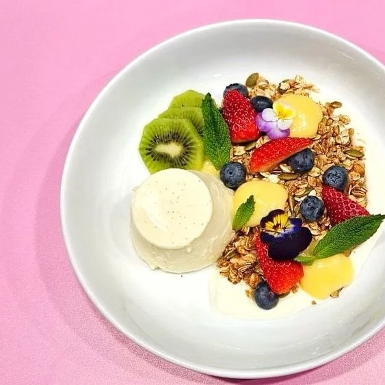 On now: Vanilla panna cotta with house roasted granola, greek yoghurt, lemon curd and seasonal fruits 🌸

#madameclarkes #hobartcafe #tasmania
