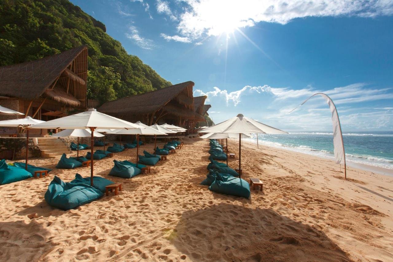 Sundays Beach Club, Image from Booking.com