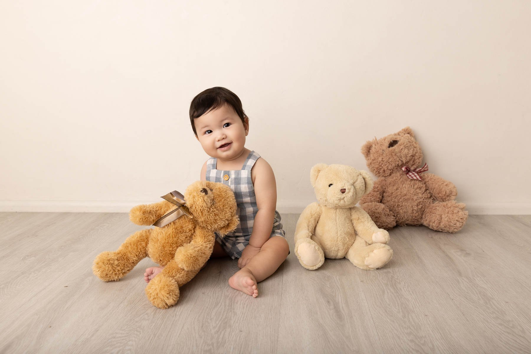 Baby photographer North Shore Sydney earth tones with bears and smiles