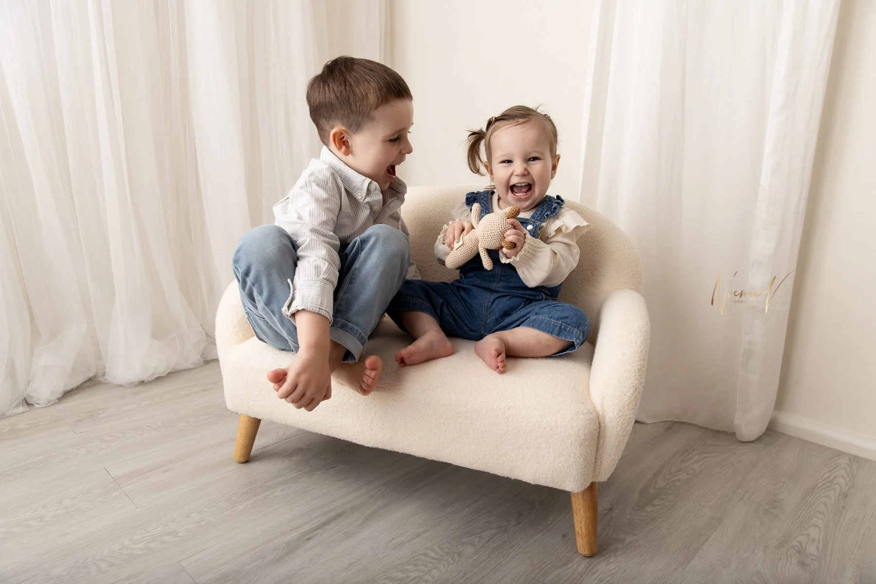 Noemie Vonthron Photography Baby photographer North Shore and Inner West Sydney sofa sessions