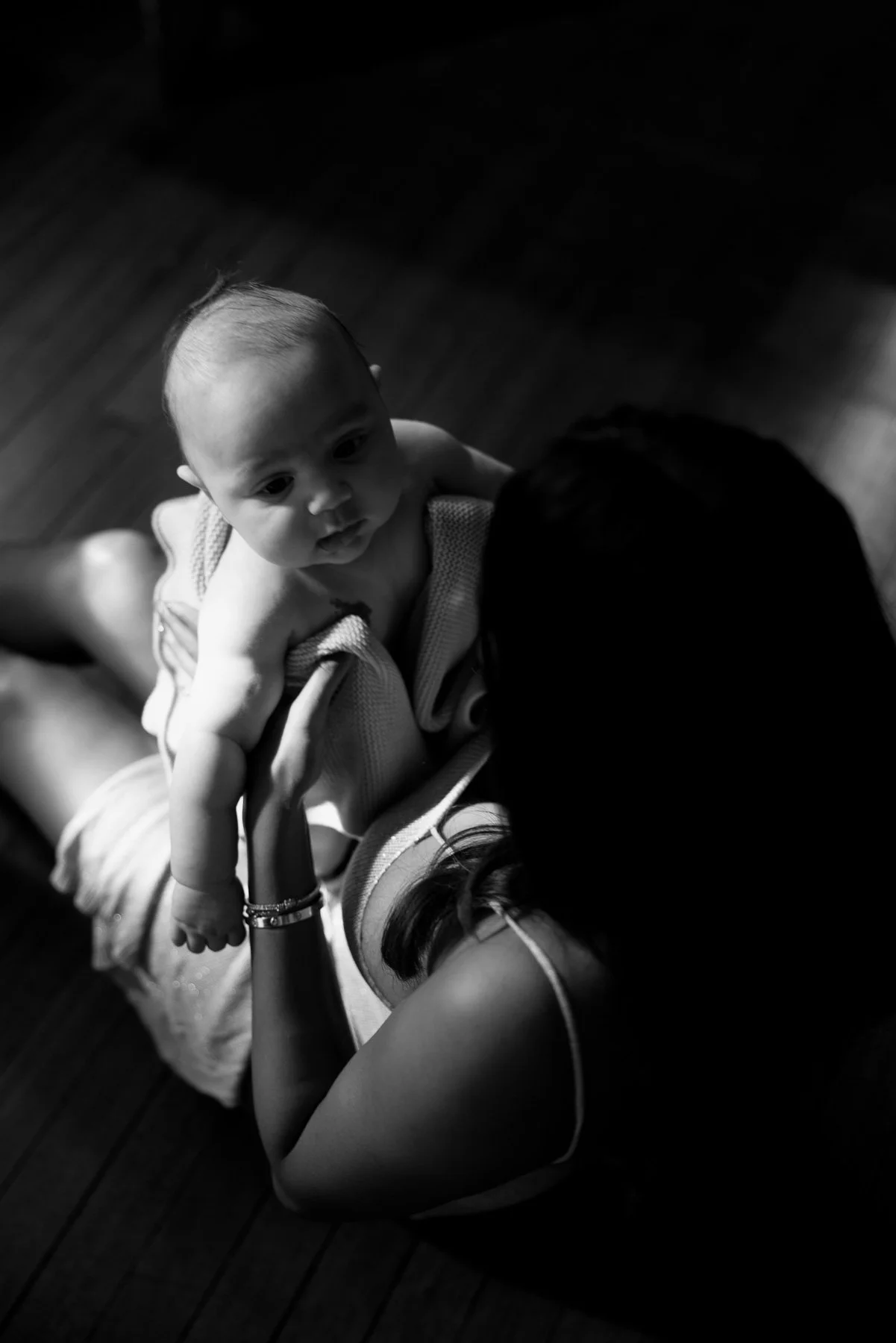 Mini & Me, mother and baby photoshoot in natural light cuddling