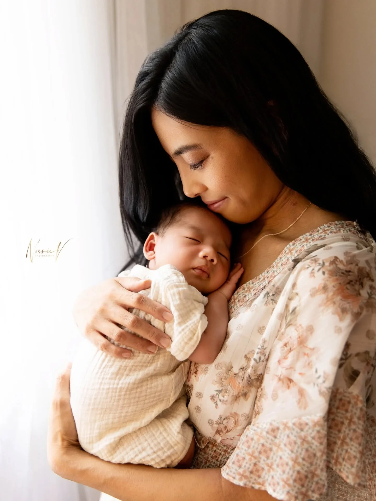 A well overdue sneak peek for this beautiful family ❤️ I love this image so much...
~Simplicity session ~