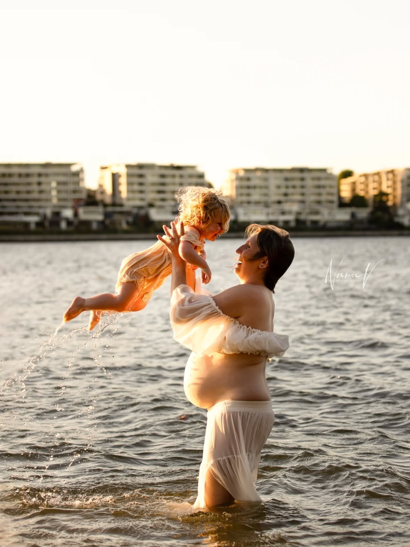 Another sneak peek for this beautiful family! Lily had so much fun and did fantastic!! 
I'm loving all my outdoors sessions lately ✨🧡