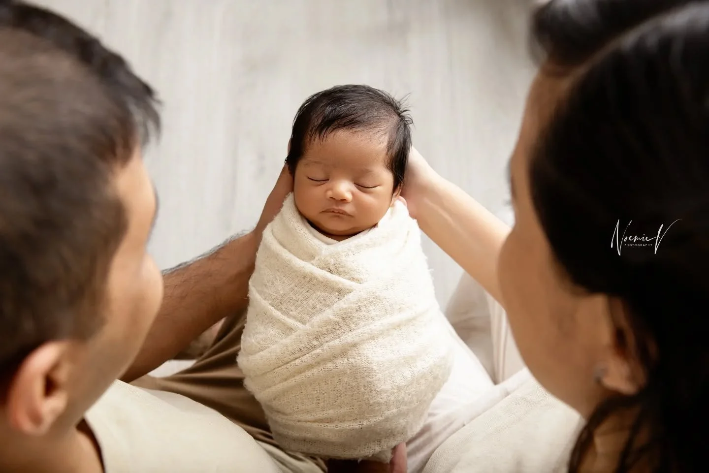 When you can hold your whole world in your hands ❤️
.
#sydneynewbornphotographer #sydneymaternityphotographer #sydneyphotographer #bestnewbornphotographersydney #northshorephotographer