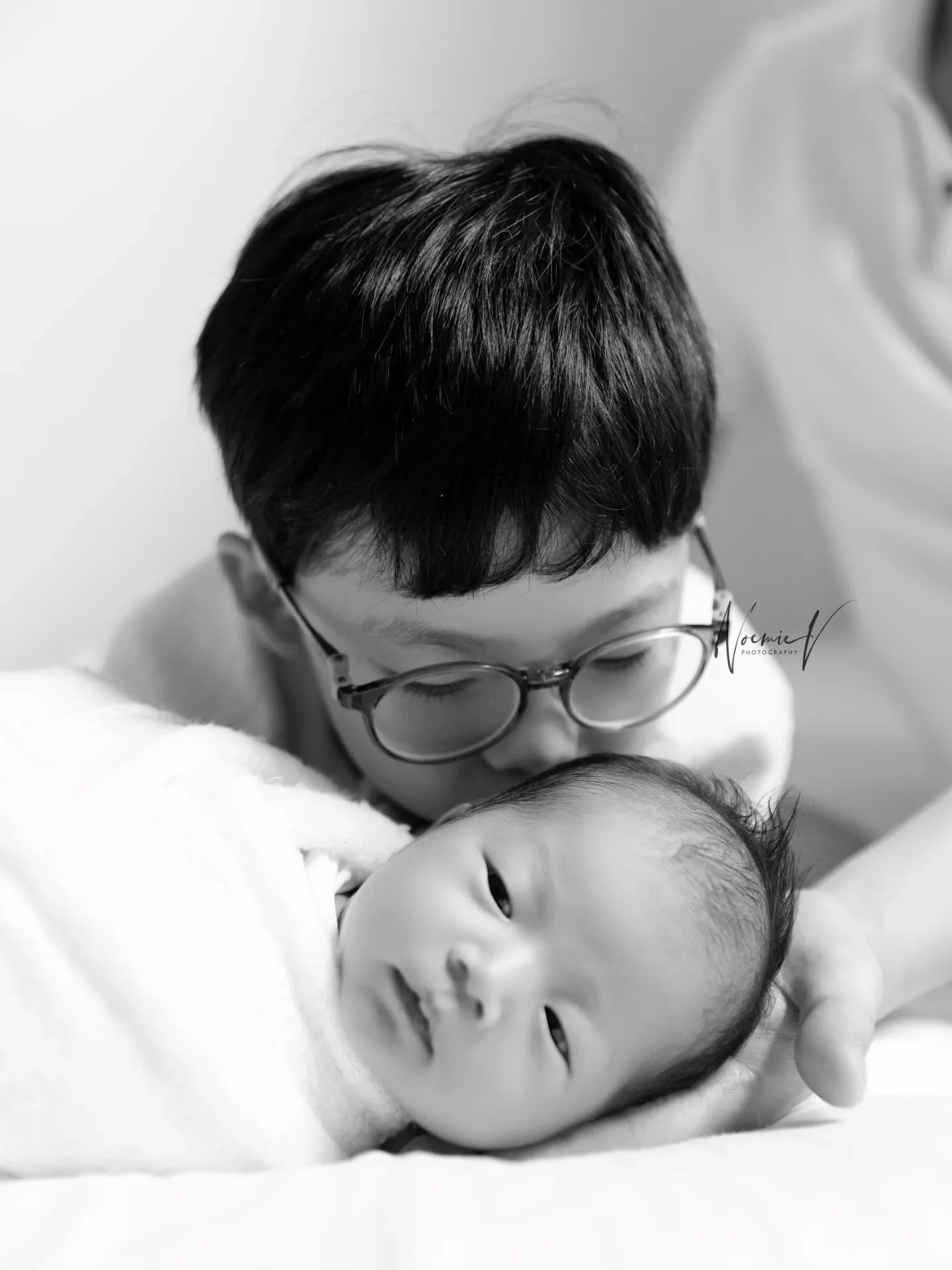 Some family shots from the current gallery I'm editing. I couldn't wait to show some to you! An in-home session where we did absolutely amazing!! I love them so much 💕
.
#inhomesession #newbornphotographer