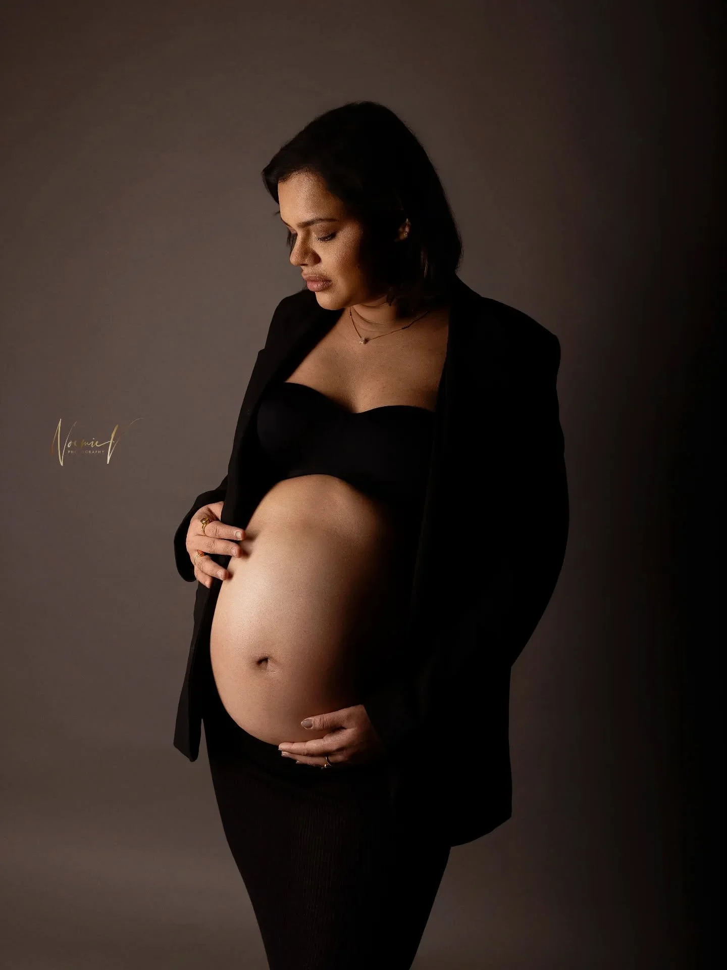 Simply love this so much. Fierce, powerful and beautiful mama 💕
.
#maternityphotography #maternityphotographysydney #sydneymaternityphotography #sydneyphotographer