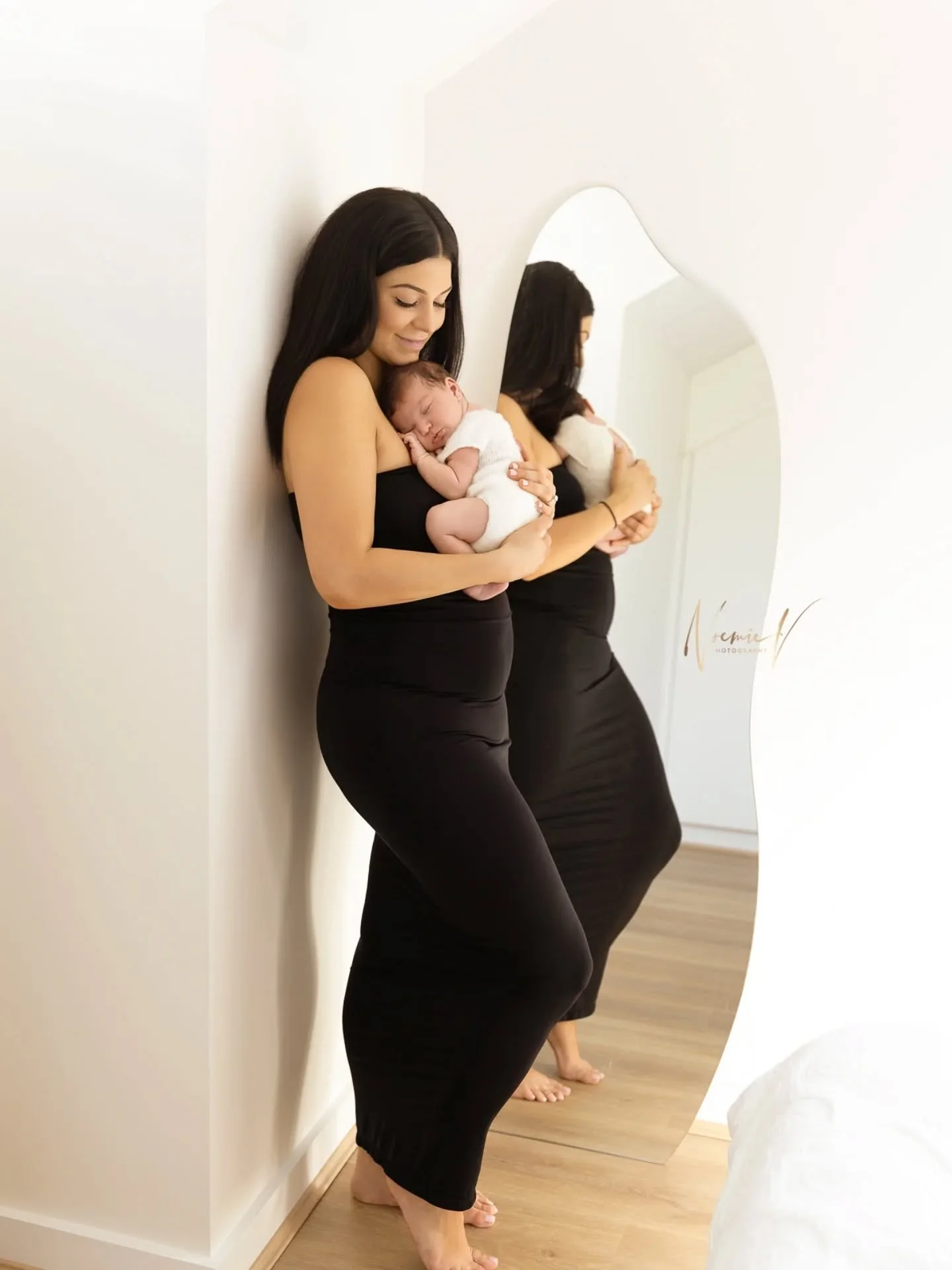 I'm so in love with that. Sneak peek from yesterday's in-home session. 
Peta, motherhood looks so perfect on you ❤️