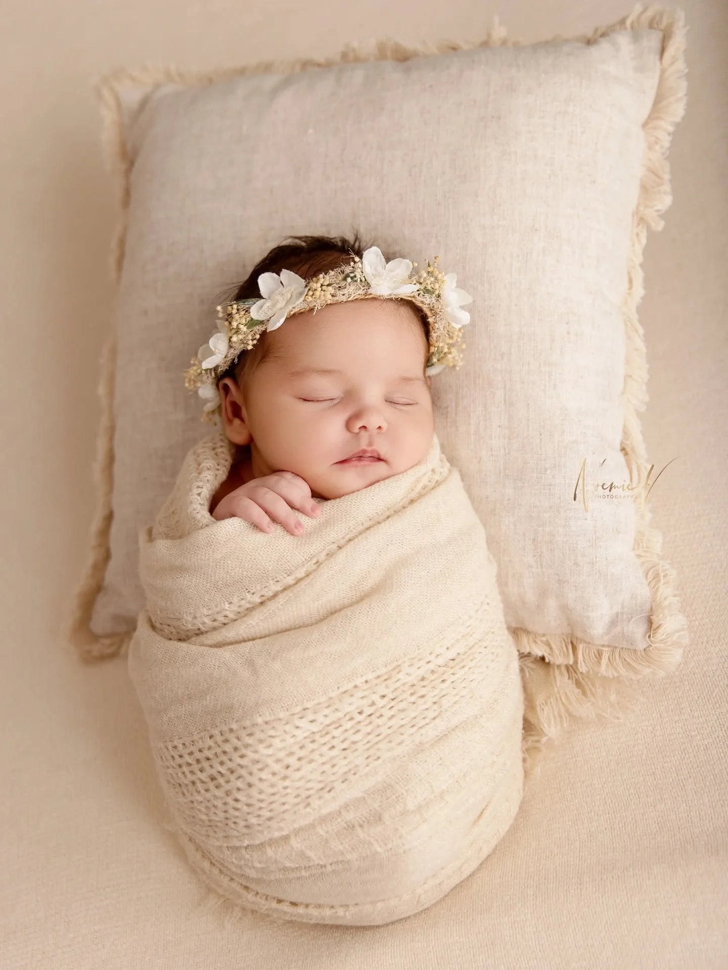 Love love love ❤️
.
#newbornphotographersydney #bestnewbornphotographersydney #maternityphotographysydney #sydneyfamilyphotographer #sydneynewbornphotographer