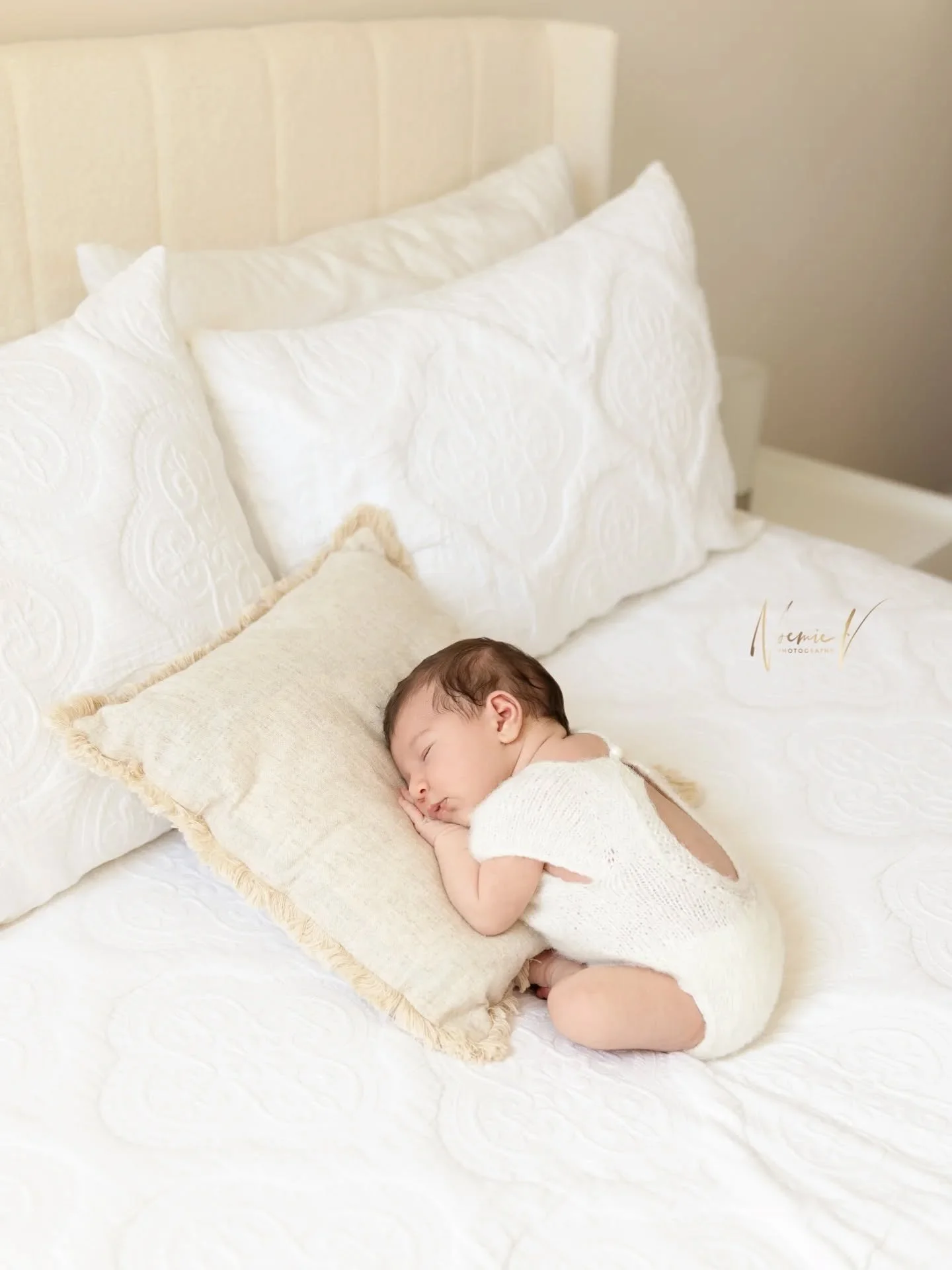 In-home newborn sessions. Love love love these 💞