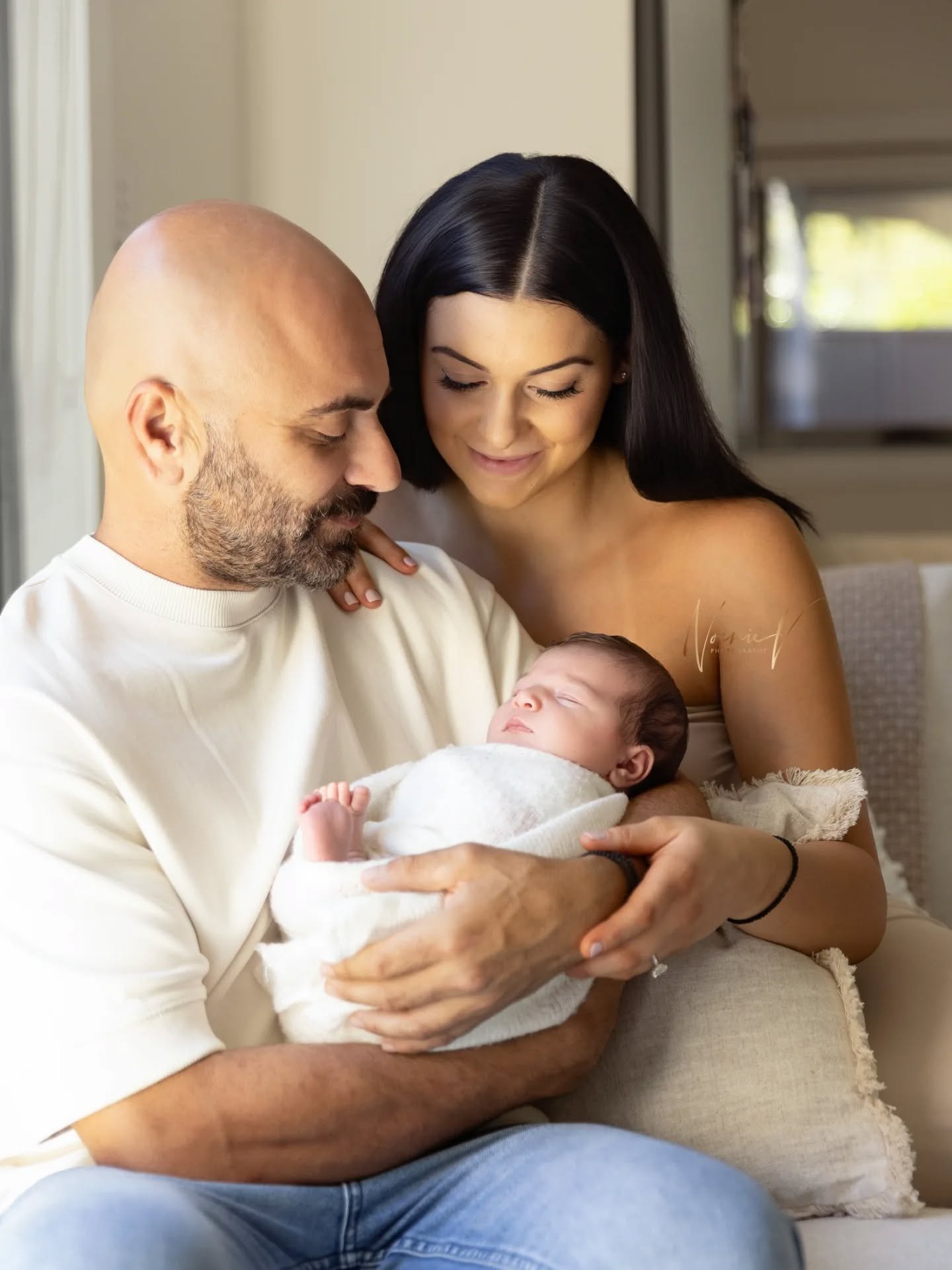 I have re- opened the door to in-home sessions and now I'm walking into them again with my years of experience I have a totally different look at them ( from 9 years ago when I first started) and I have to say: I'm in love. 
These guys ❤️❤️❤️
.
#newb