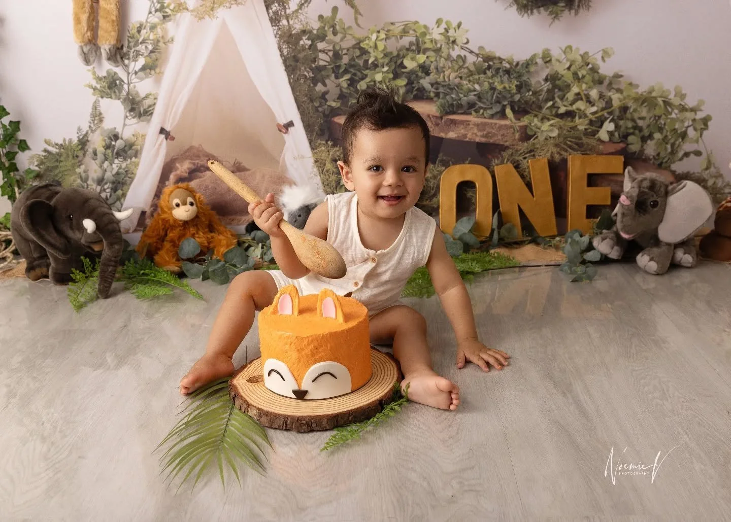 My heart 🧡🧡🧡
Fox cake for this adorable bubba turning one! 
.
#cakesmashphotographer #sydneycakesmash #cakesmashsydney #noemievonthronphotography