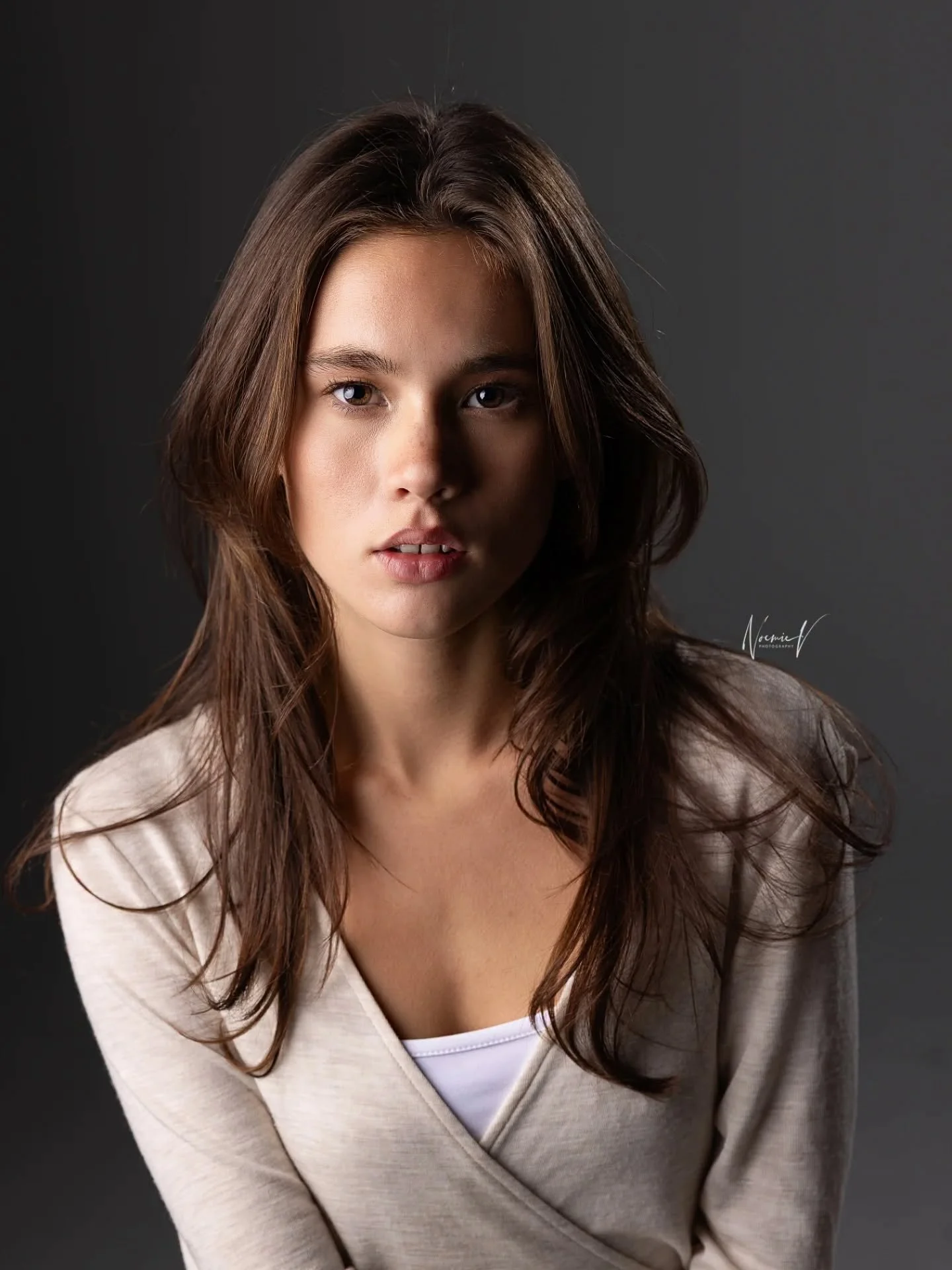 A little sneak peek of what I've worked on last night!! I can't love them more than I do already... 
The gorgeous @eviechong_
Thank you to @ianvanderwolde for his guidance and teaching 
.
#headshotsydney #glamshots #modelphotographysydney #corporateh