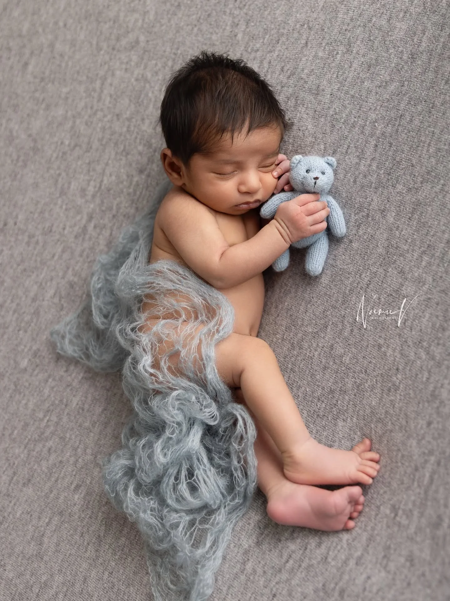 I couldn't wait any longer to see this one edited 🩵🩵🩵
.
#newfave #bestnewbornphotographersydney #newbornphotographersydney #sydneynewbornphotographer