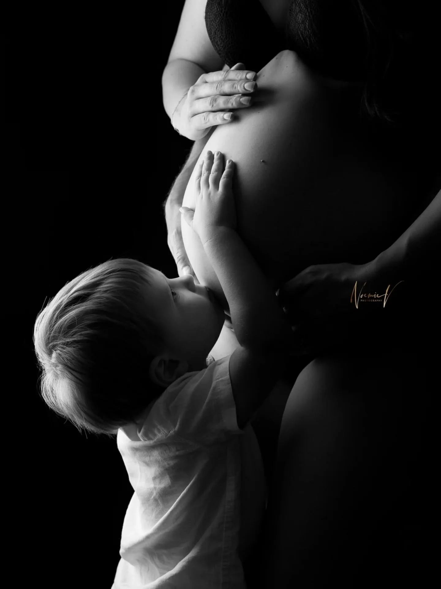 So happy for you my dear friend ❤️ 
Chapter 2️⃣
.
#maternityphotographersydney #pregnancyphotos #sydneymaternityphotographer #bumptobaby #noemievonthronphotography