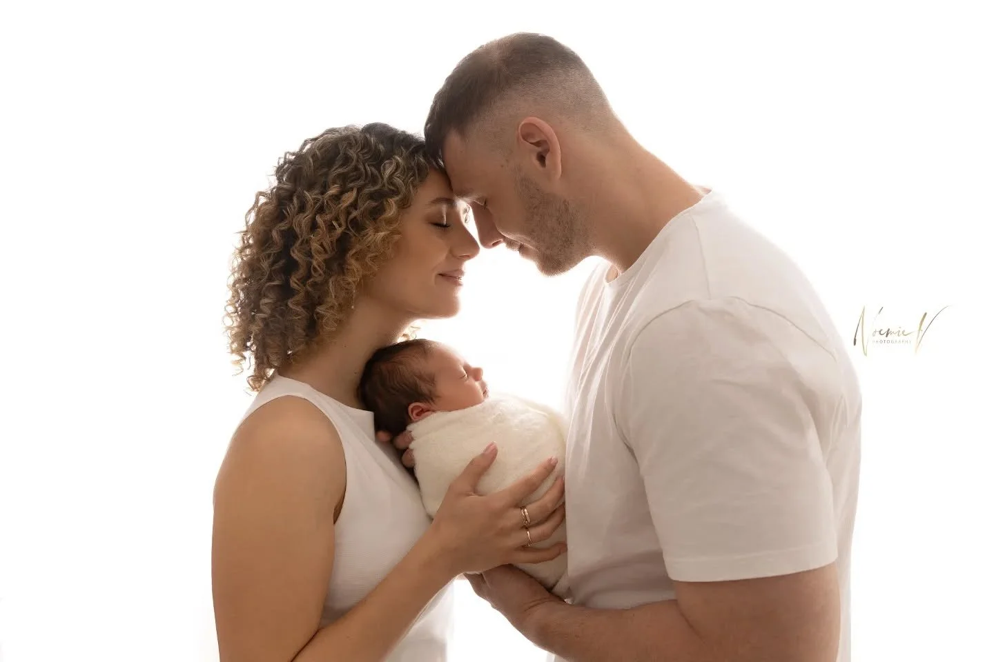 Family ❤️
.
#newbornphotographysydney #sydneybabyphotographer #bestnewbornphotographersydney #sydneynewbornphotographer #noemievonthronphotography