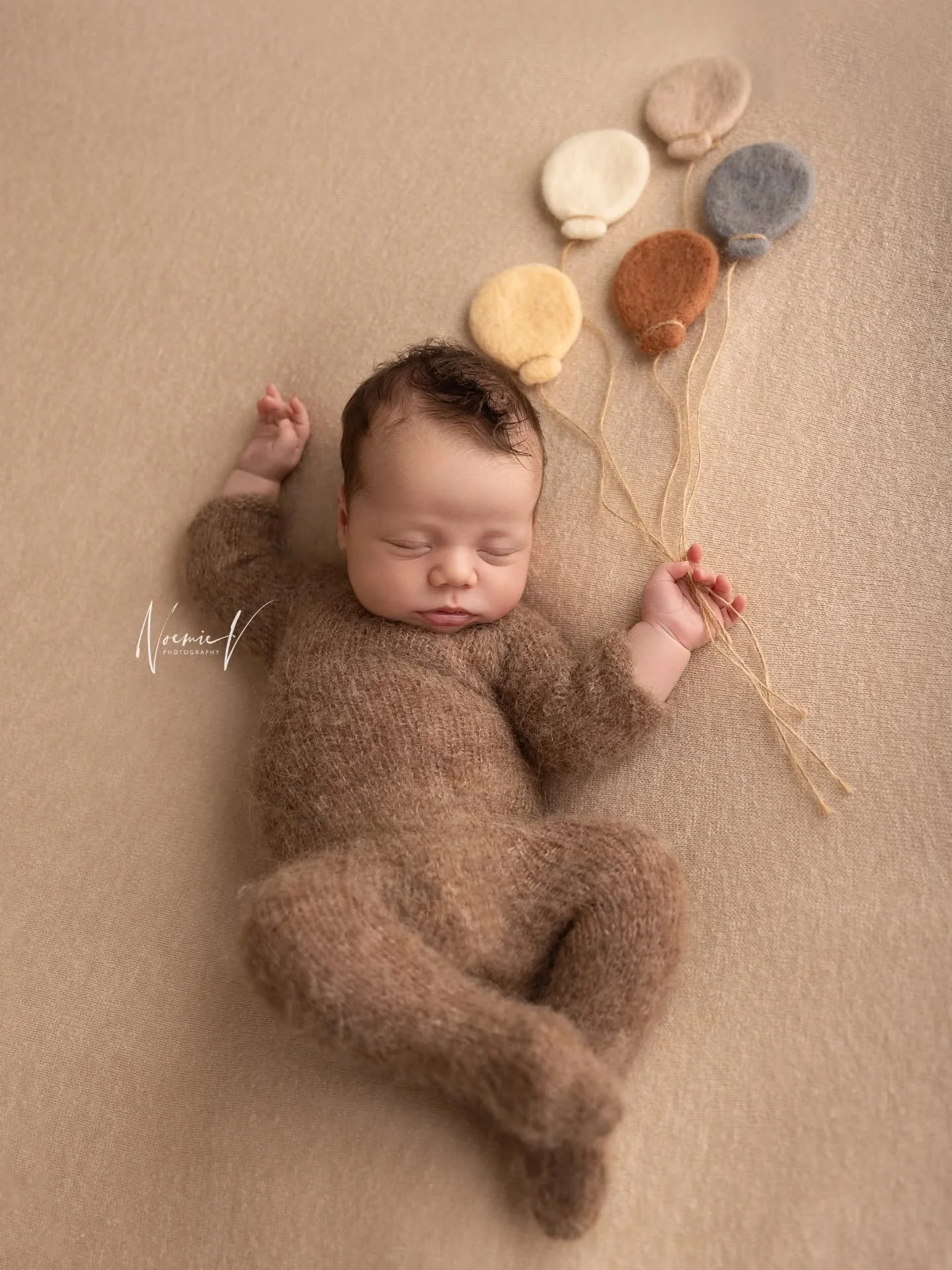 I simply adore this 🥰
.
#bestnewbornphotographersydney #newbornphotographersydney #sydneyphotographer