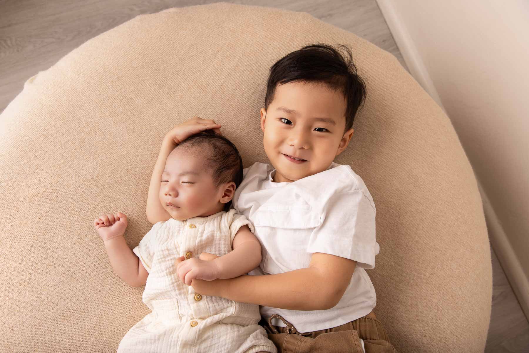 Noemie Vonthron Photography Newborn North Shore Photographer siblings