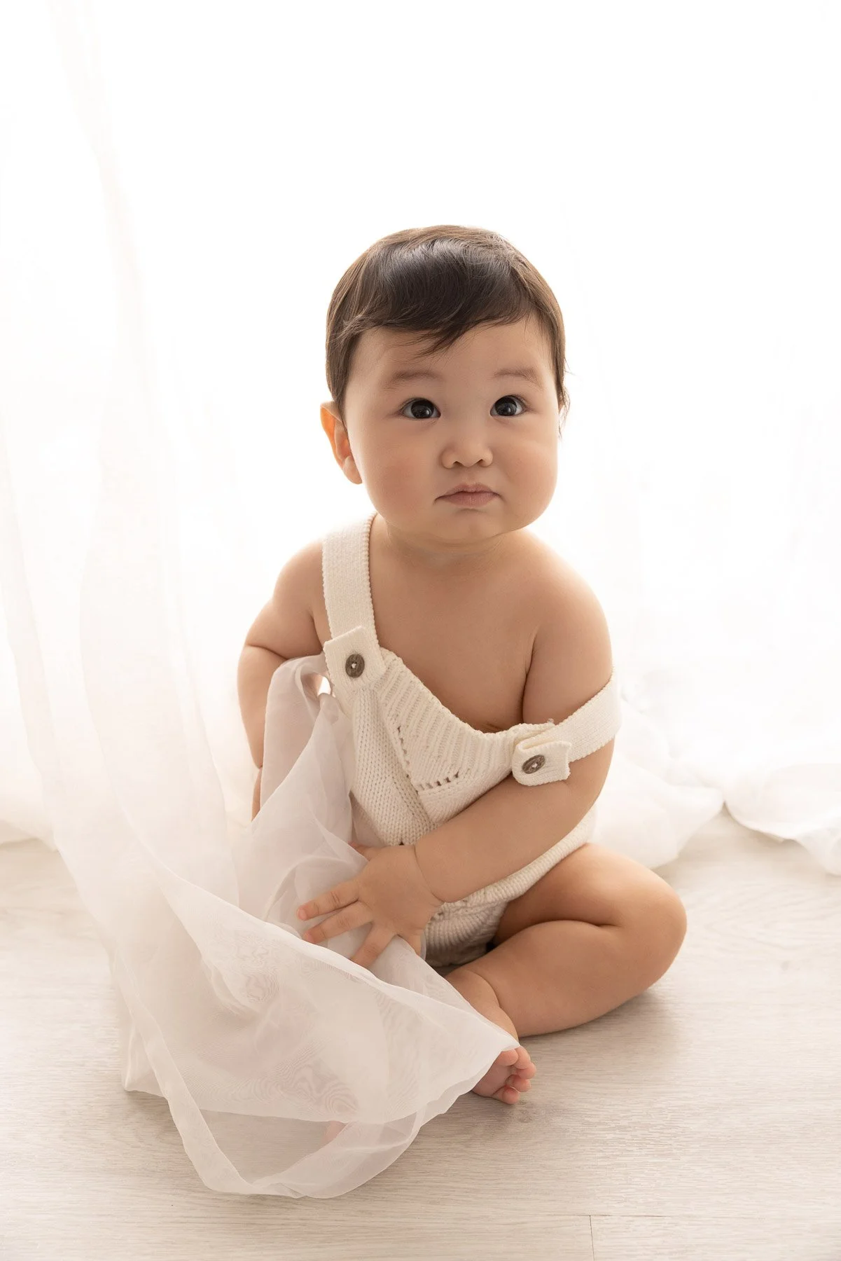 Baby photographer North Shore Sydney White and beige tones