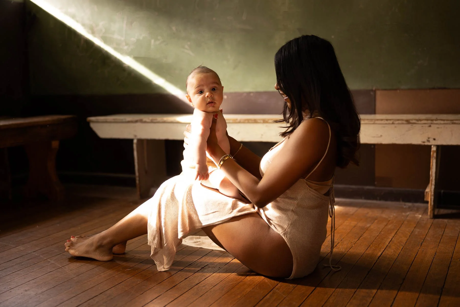Mini & Me, mother and baby photoshoot in natural light cuddling