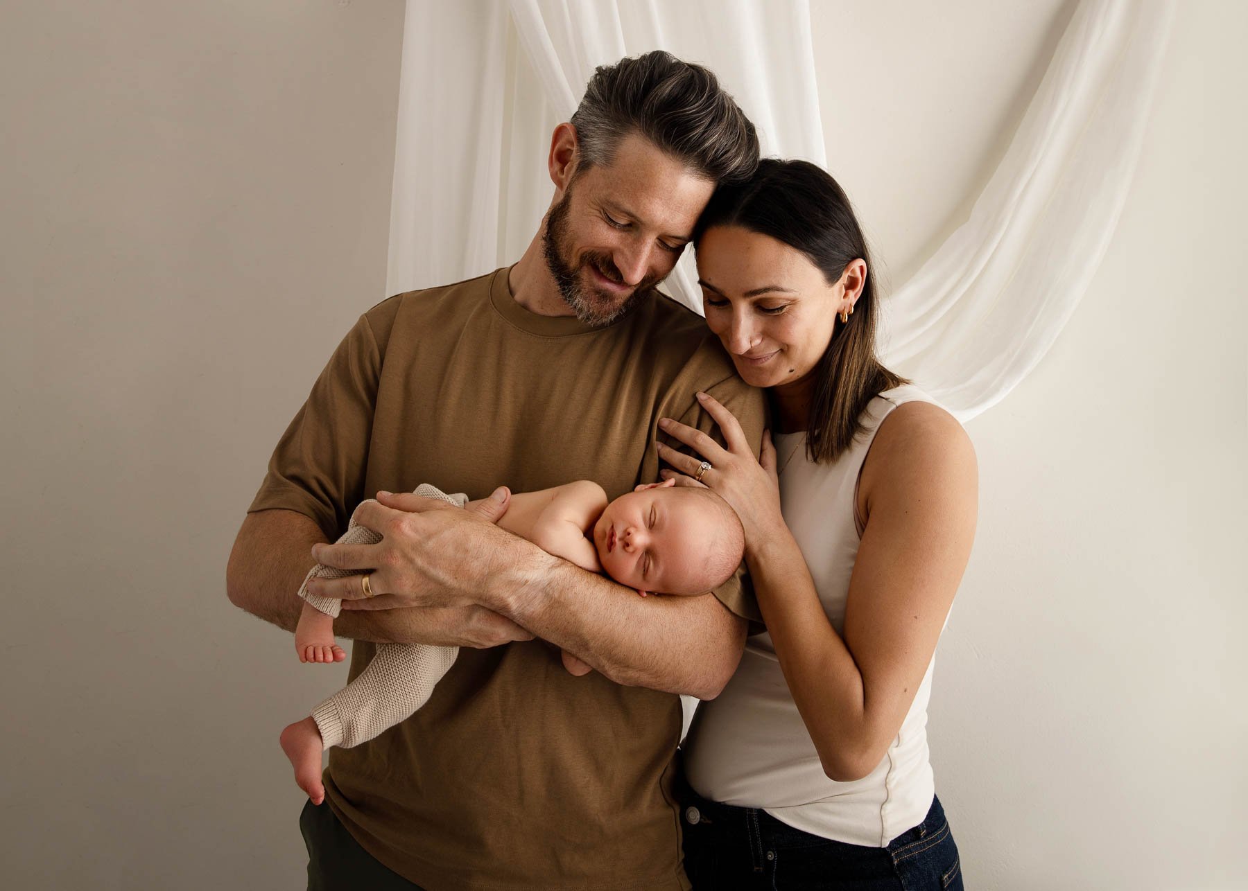 Noemie Vonthron Photography Newborn North Shore Photographer relaxed posed session parent holding their baby