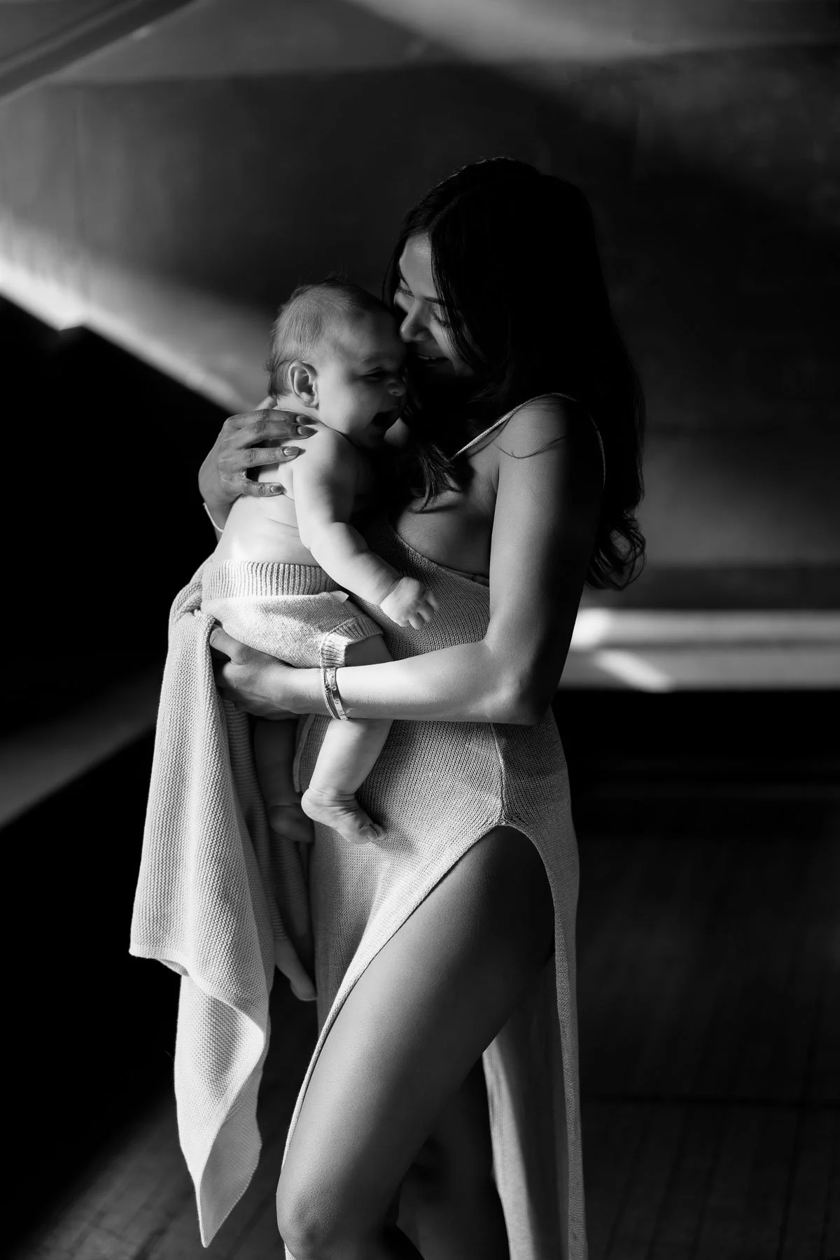 Mini & Me, mother and baby photoshoot in natural light cuddling
